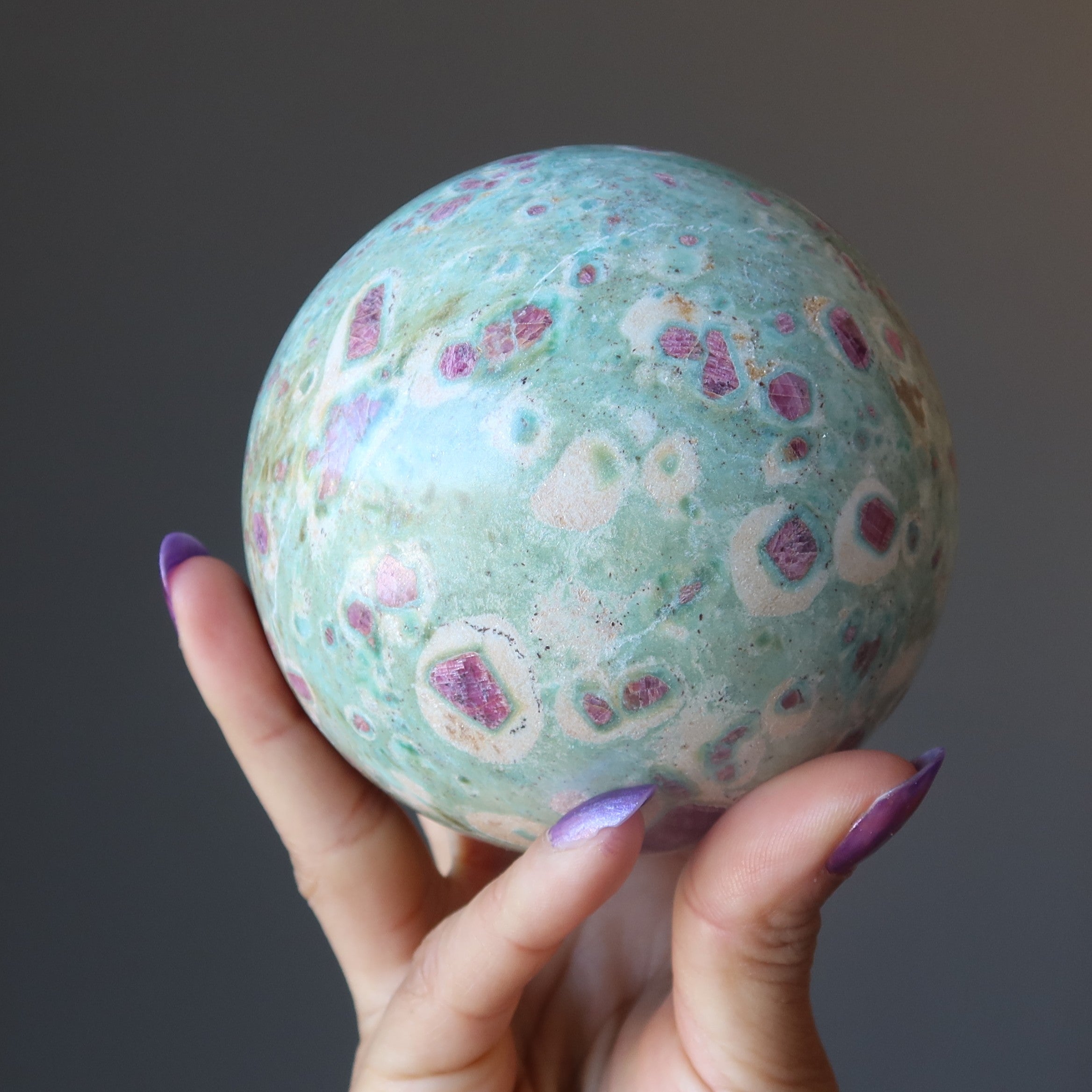 Sphère de rubis fuchsite Boule de cristal Vert pré clair