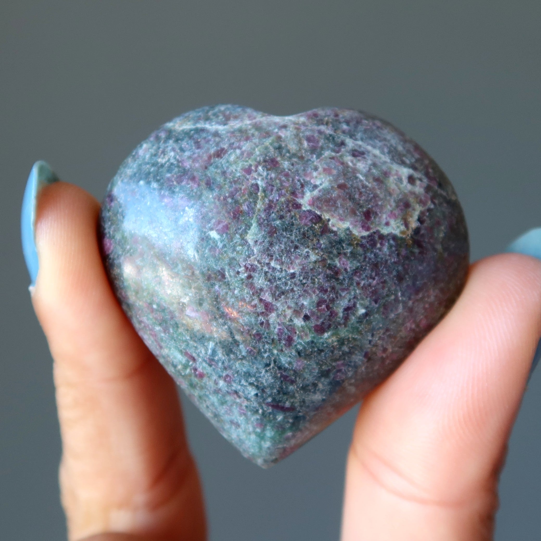 Cœur en rubis et cyanite, très amoureux, en cristal rouge et vert