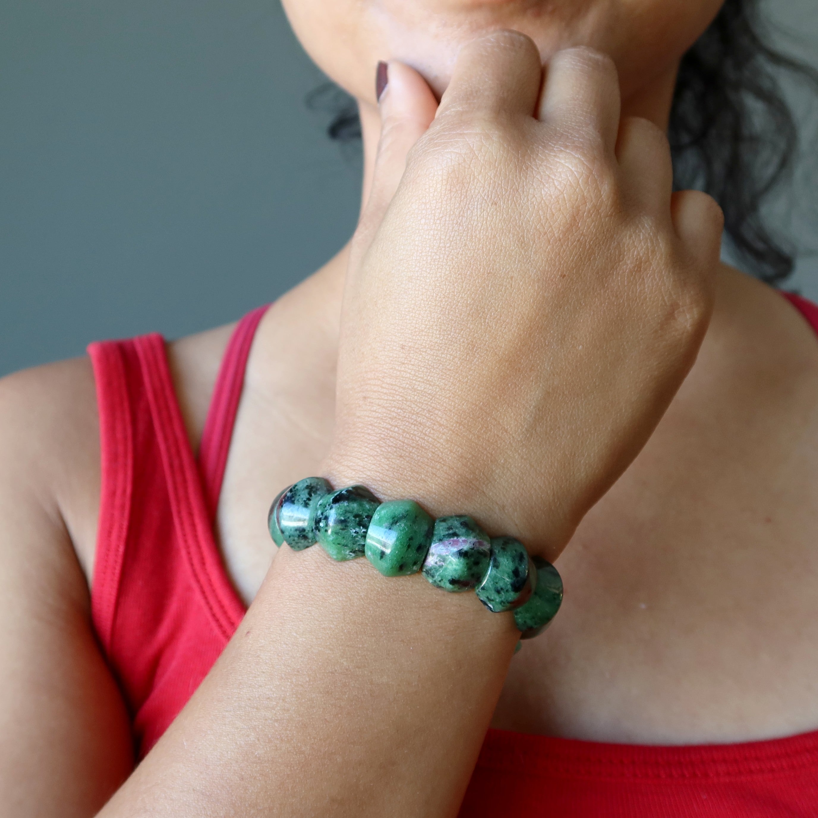 Rubin-Zoisit-Armband – köstlicher Armschmuck aus Kristall