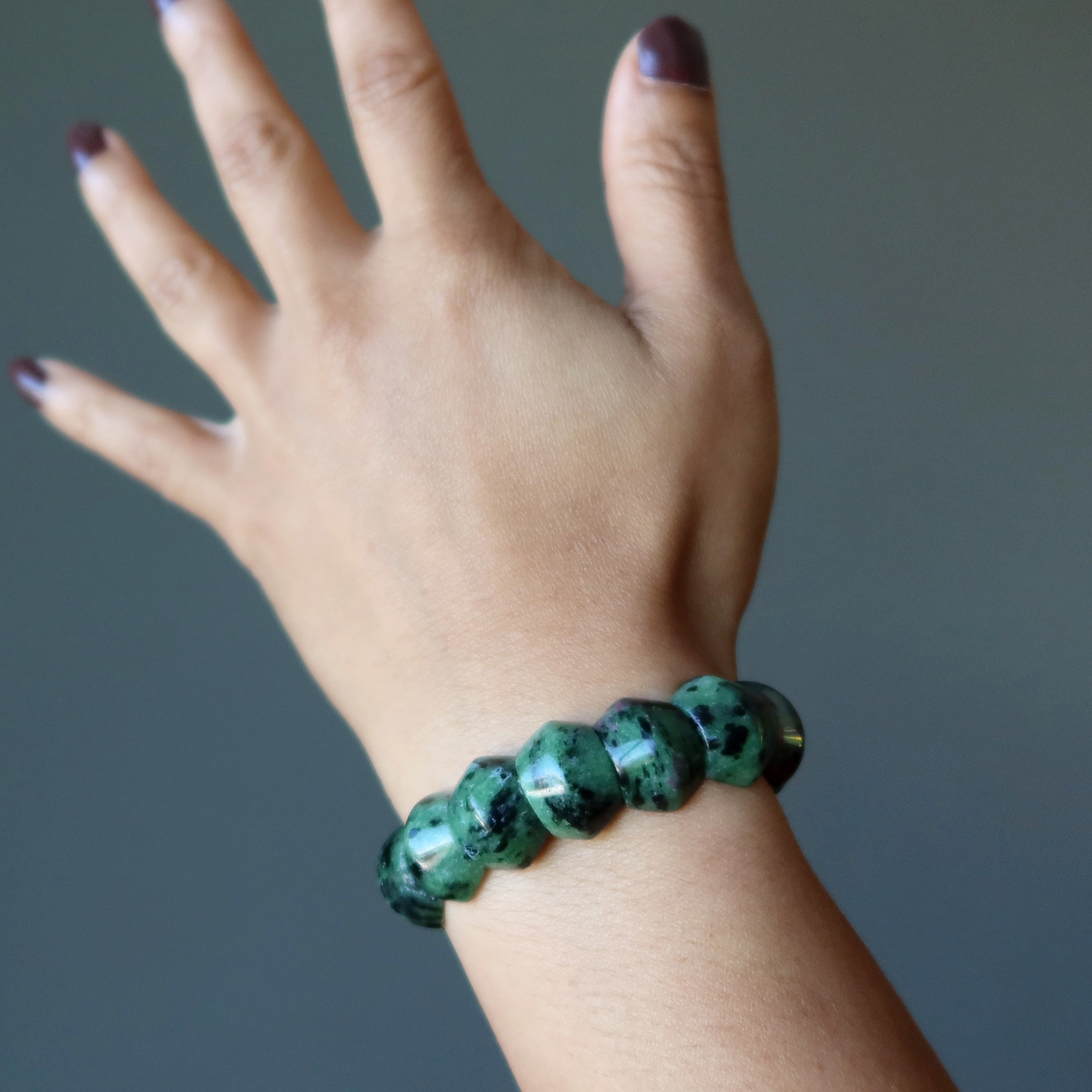 Rubin-Zoisit-Armband – köstlicher Armschmuck aus Kristall