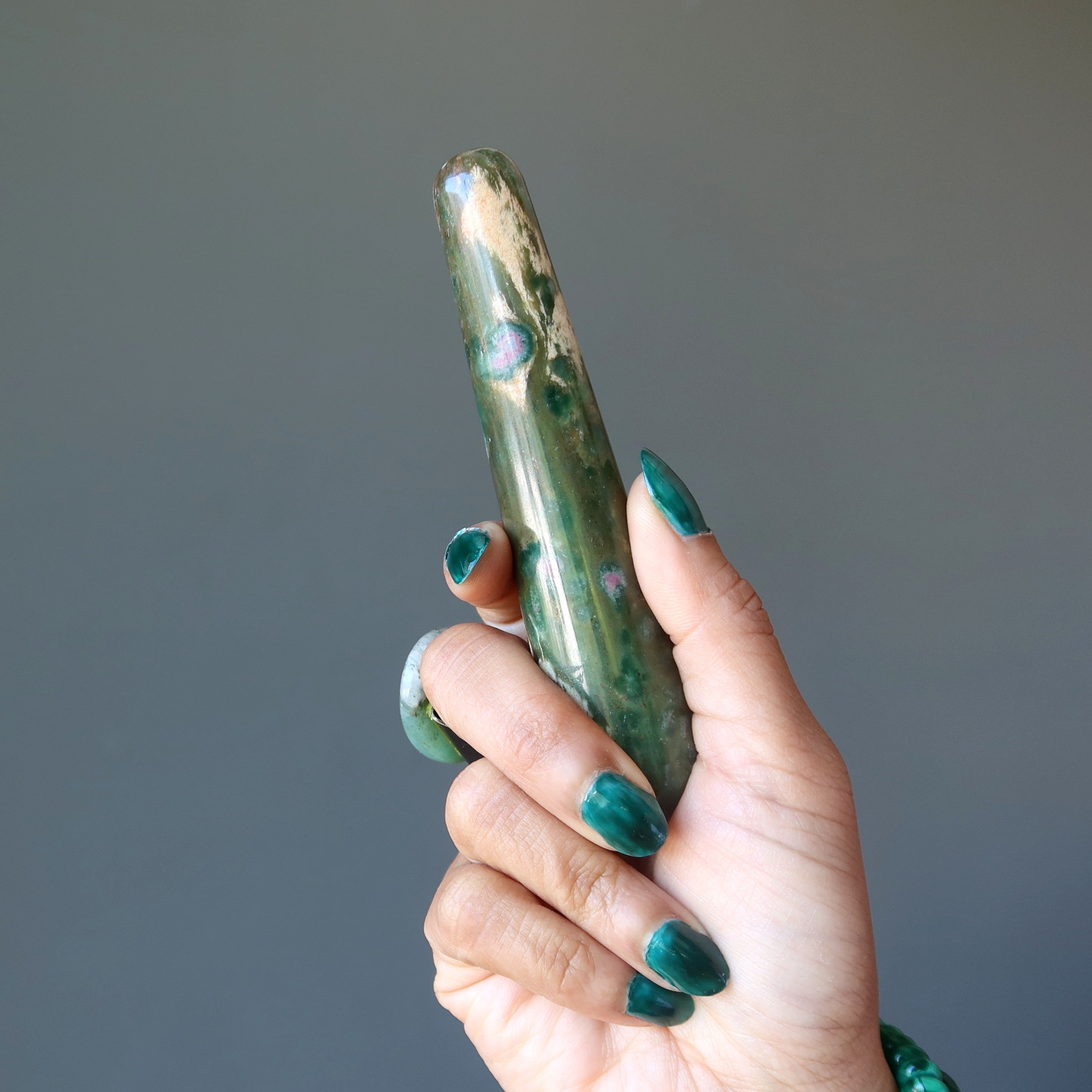 Baguette de Massage Rubis Zoïsite Cristal Vert Méga Gemmes Libération des Tensions