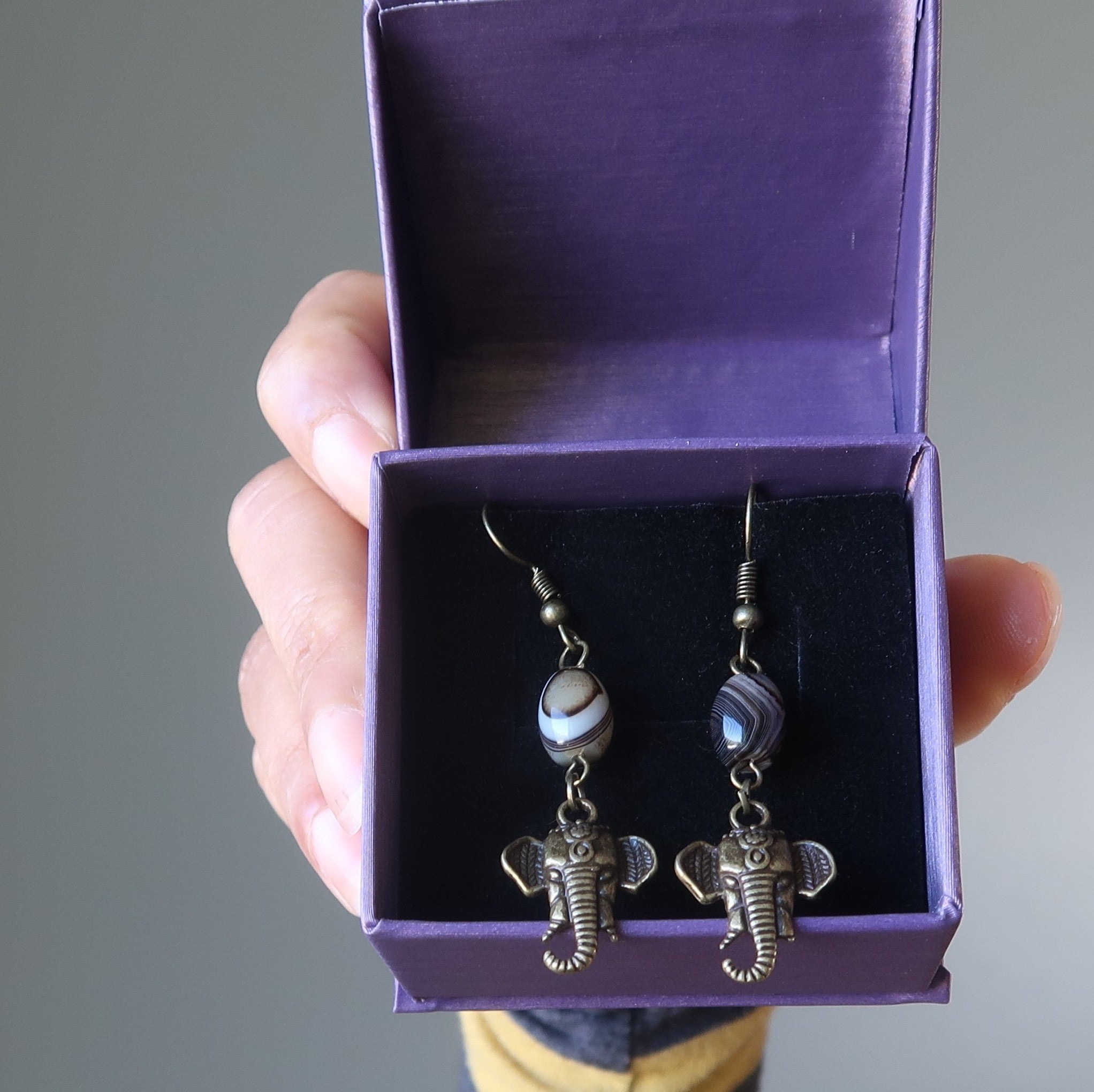 Boucles d'oreilles sardonyx Éléphant puissant Gemme brune rayée