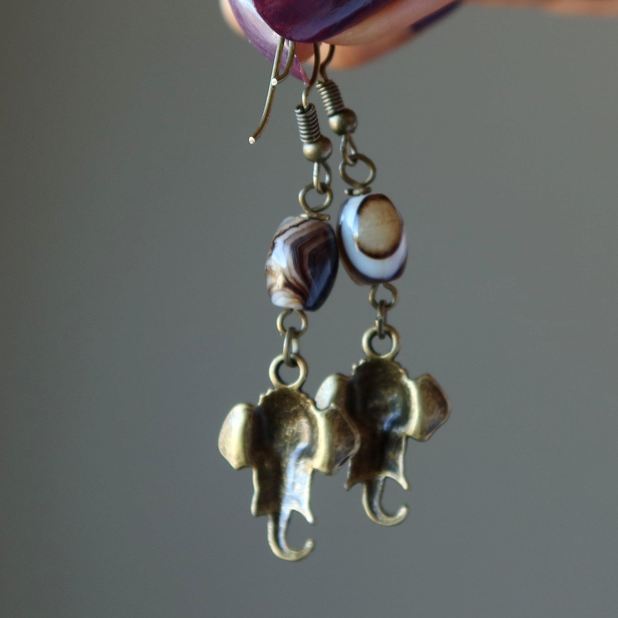 Boucles d'oreilles sardonyx Éléphant puissant Gemme brune rayée