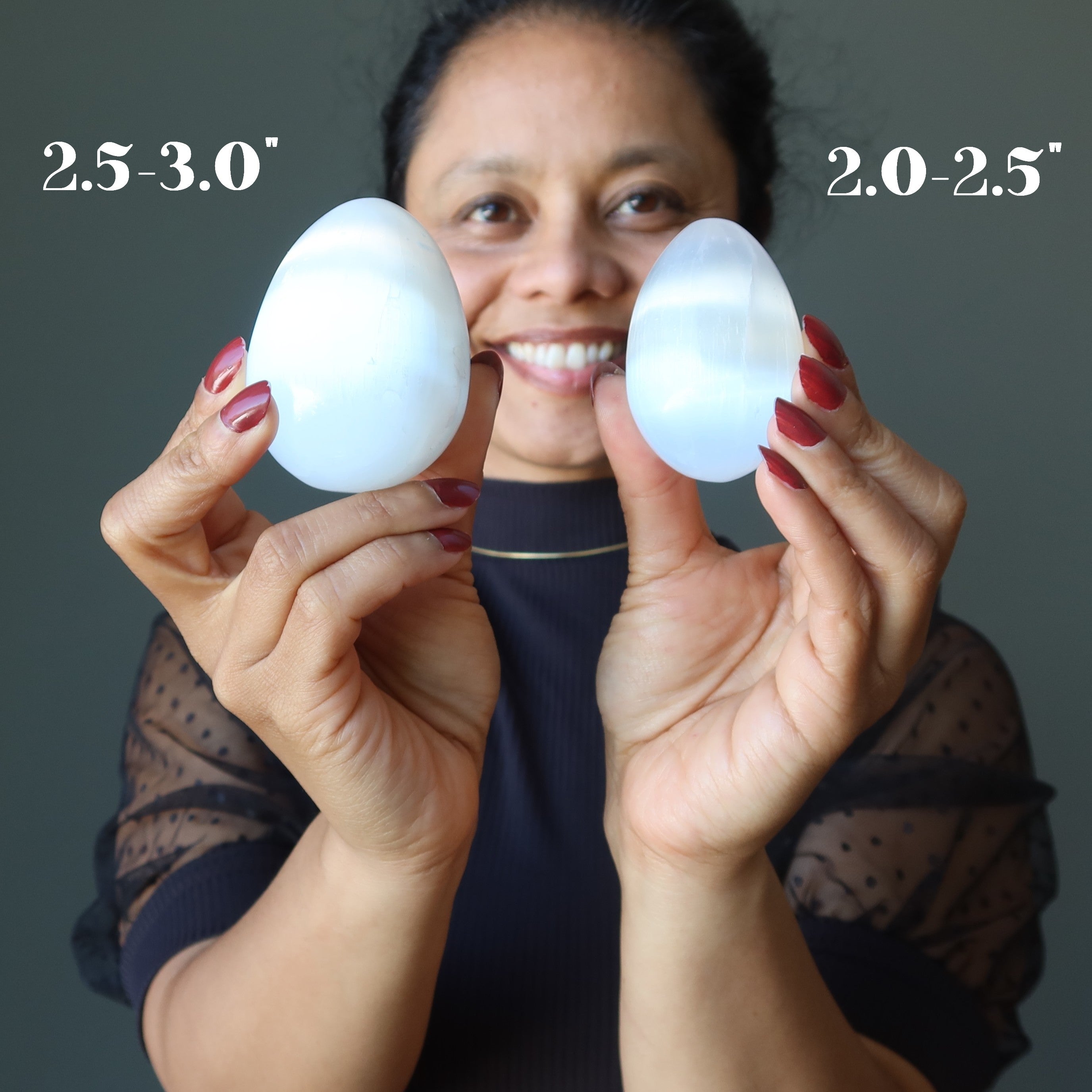 Œuf en sélénite, gypse fibreux blanc satiné lumineux, pierre de méditation