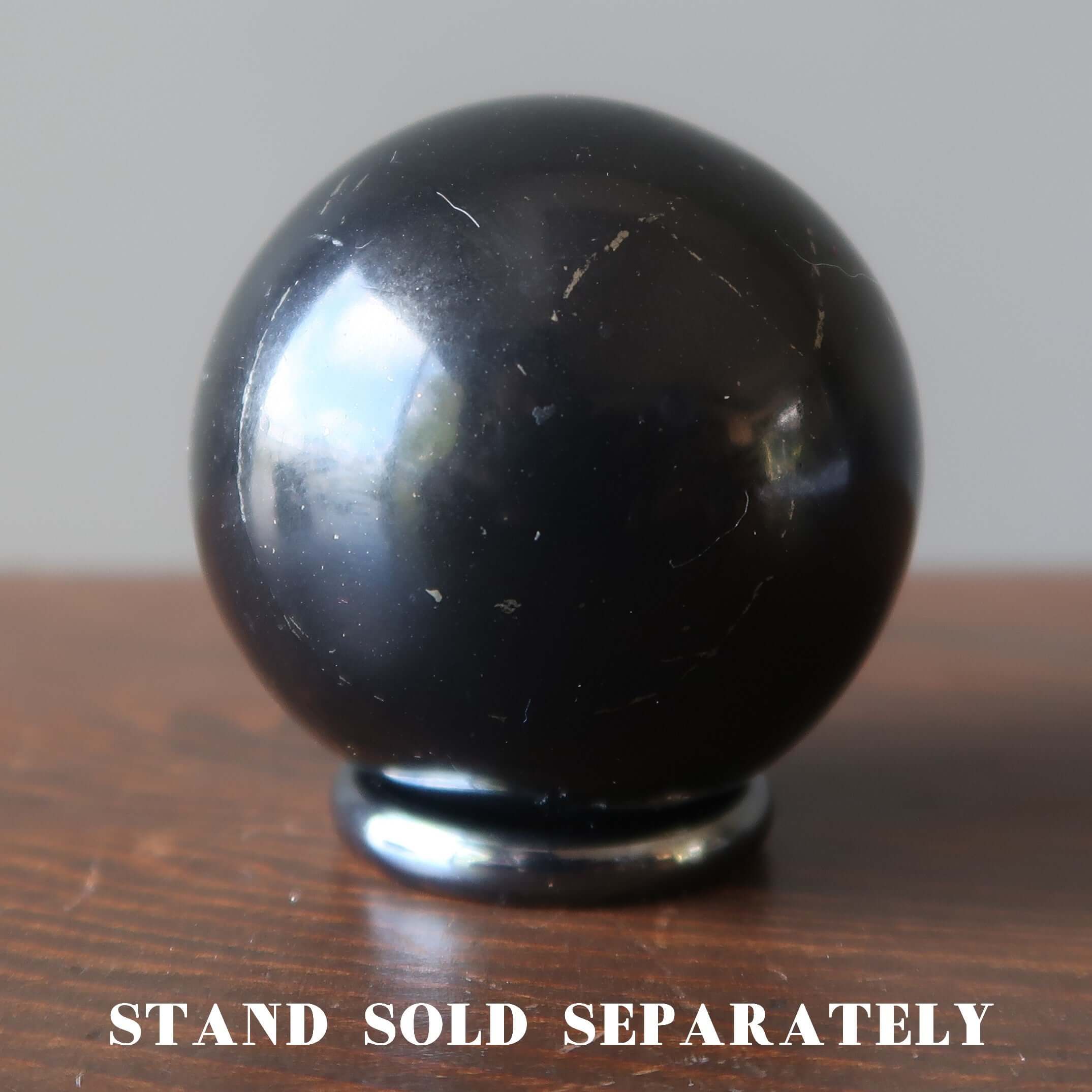 Sphère de shungite boule de cristal guerrier blessé