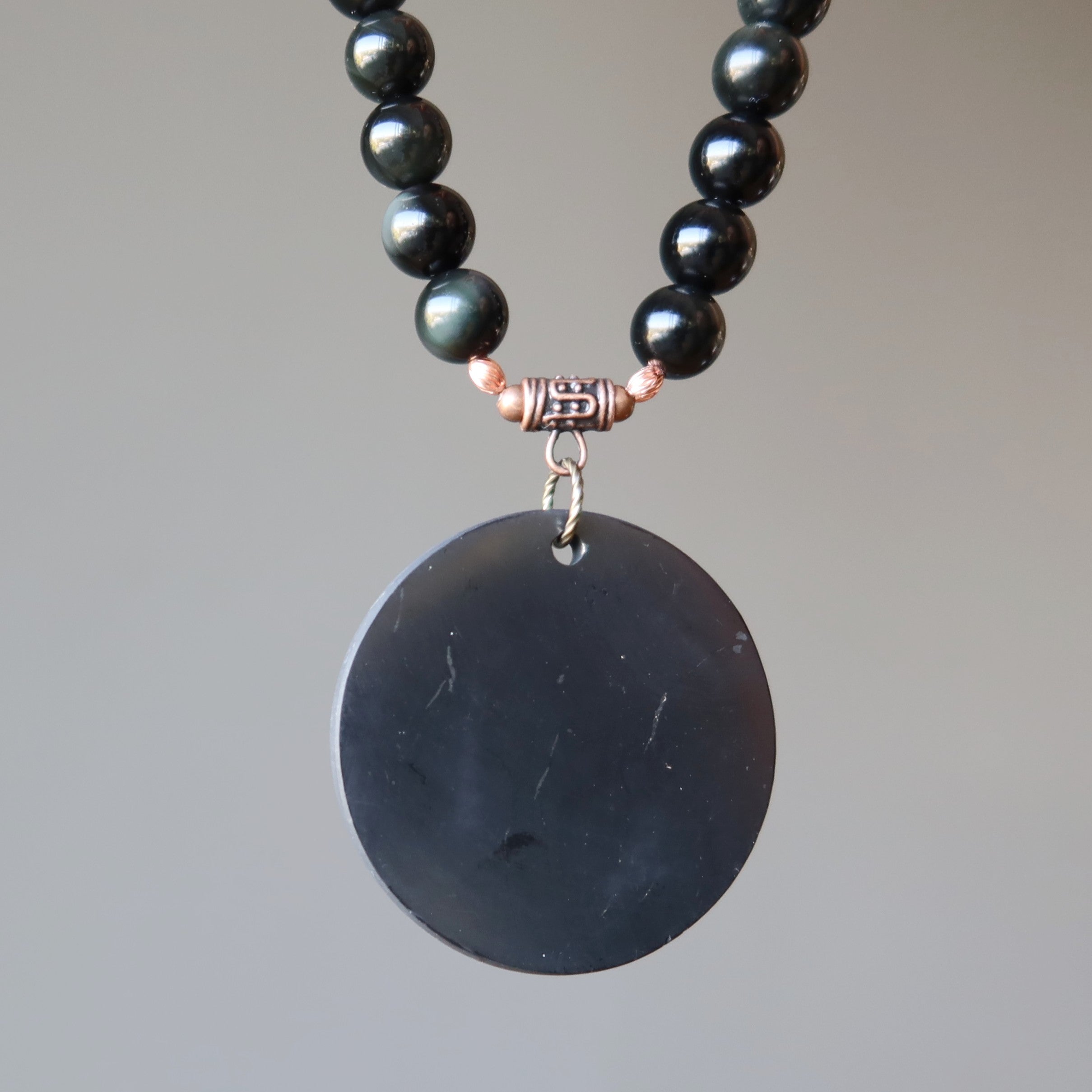 Pendentif Shungite et Obsidienne Arc-en-ciel Médaille de Protection