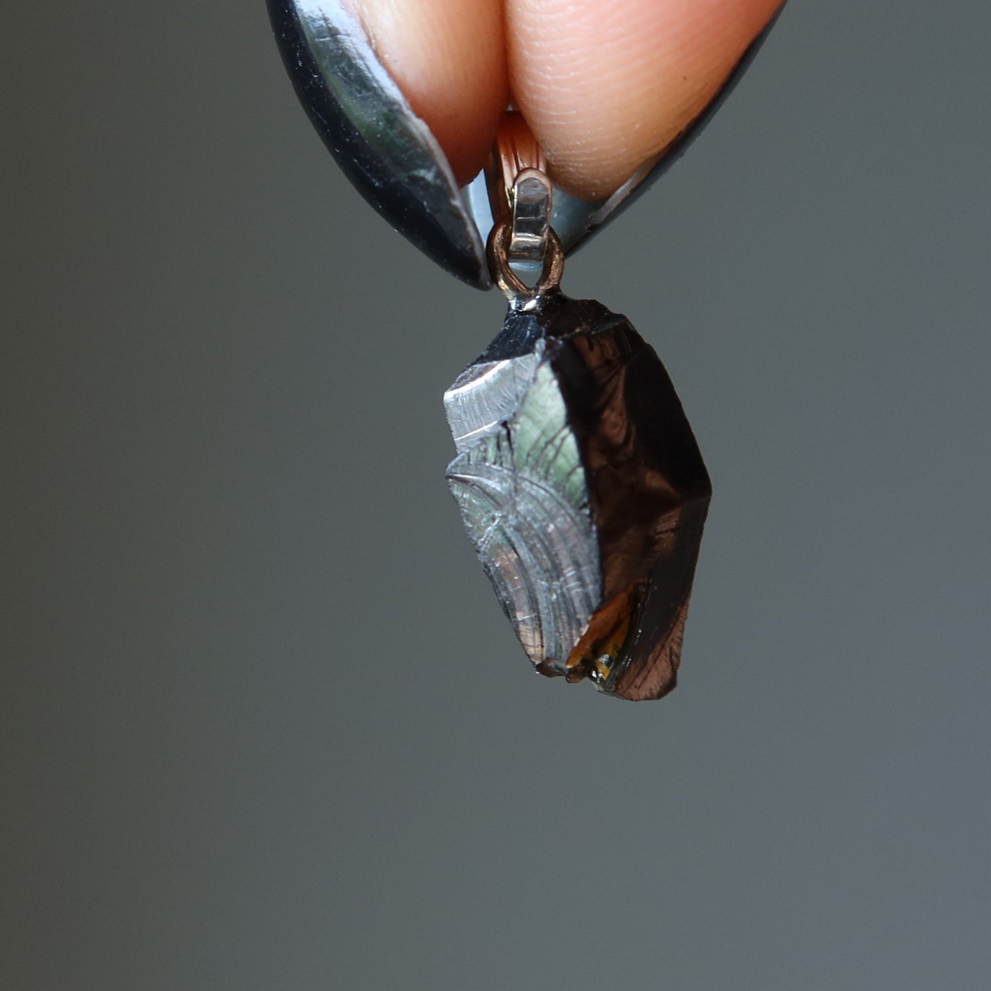 Pendentif en shungite polie «Noble Élite»