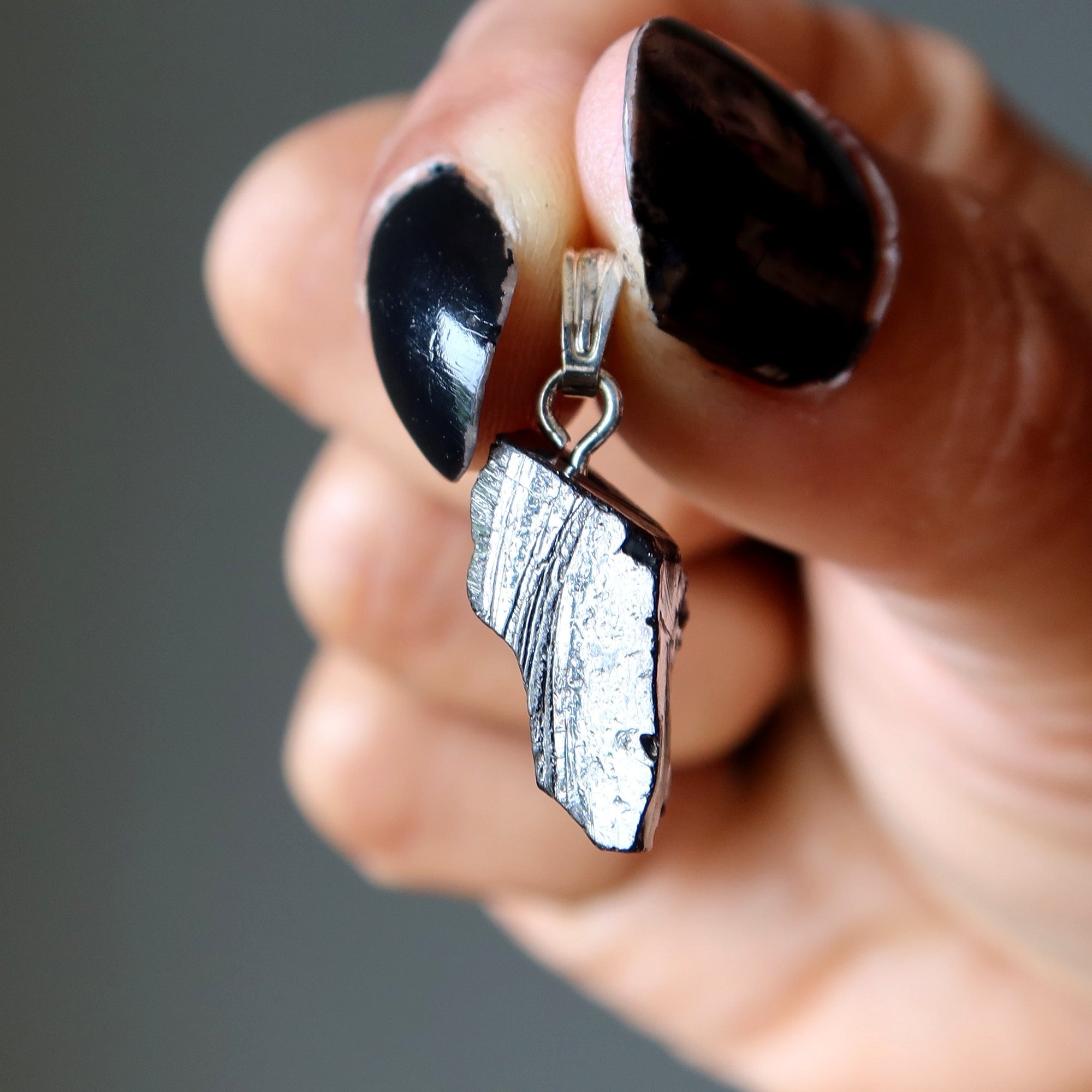 Pendentif en shungite polie «Noble Élite»