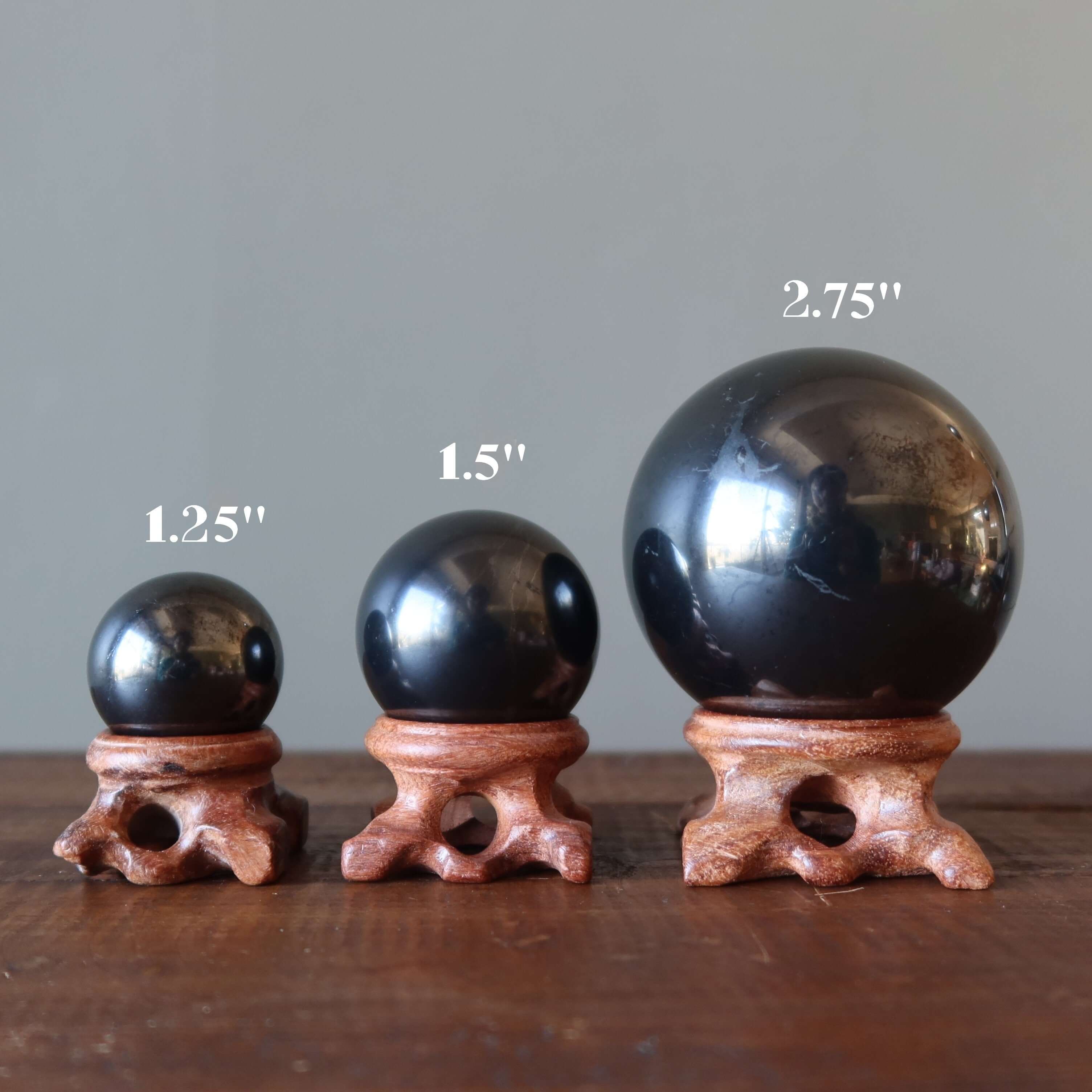 Sphère de shungite boule de cristal guerrier blessé