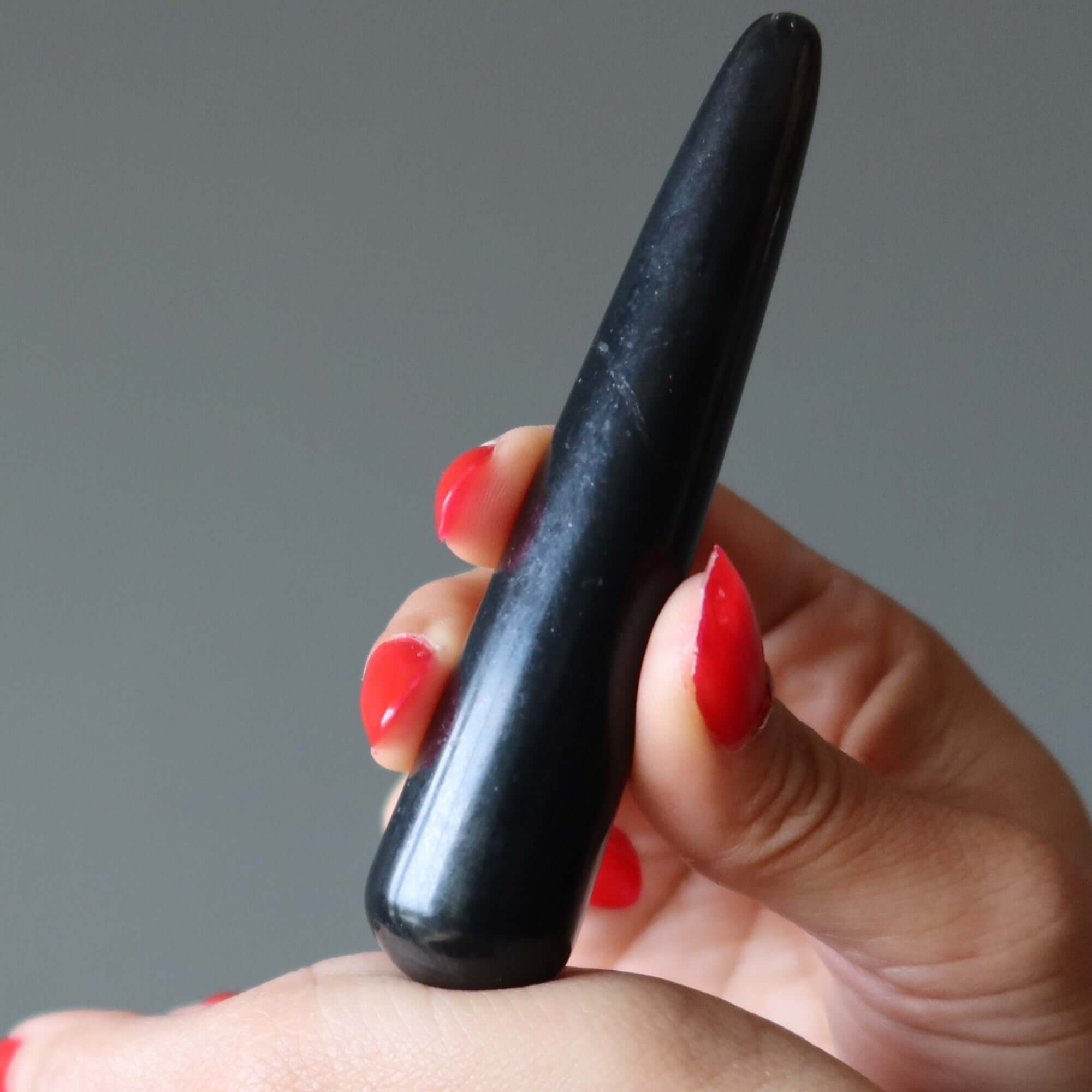 Bâton de massage en shungite pour la détoxification énergétique