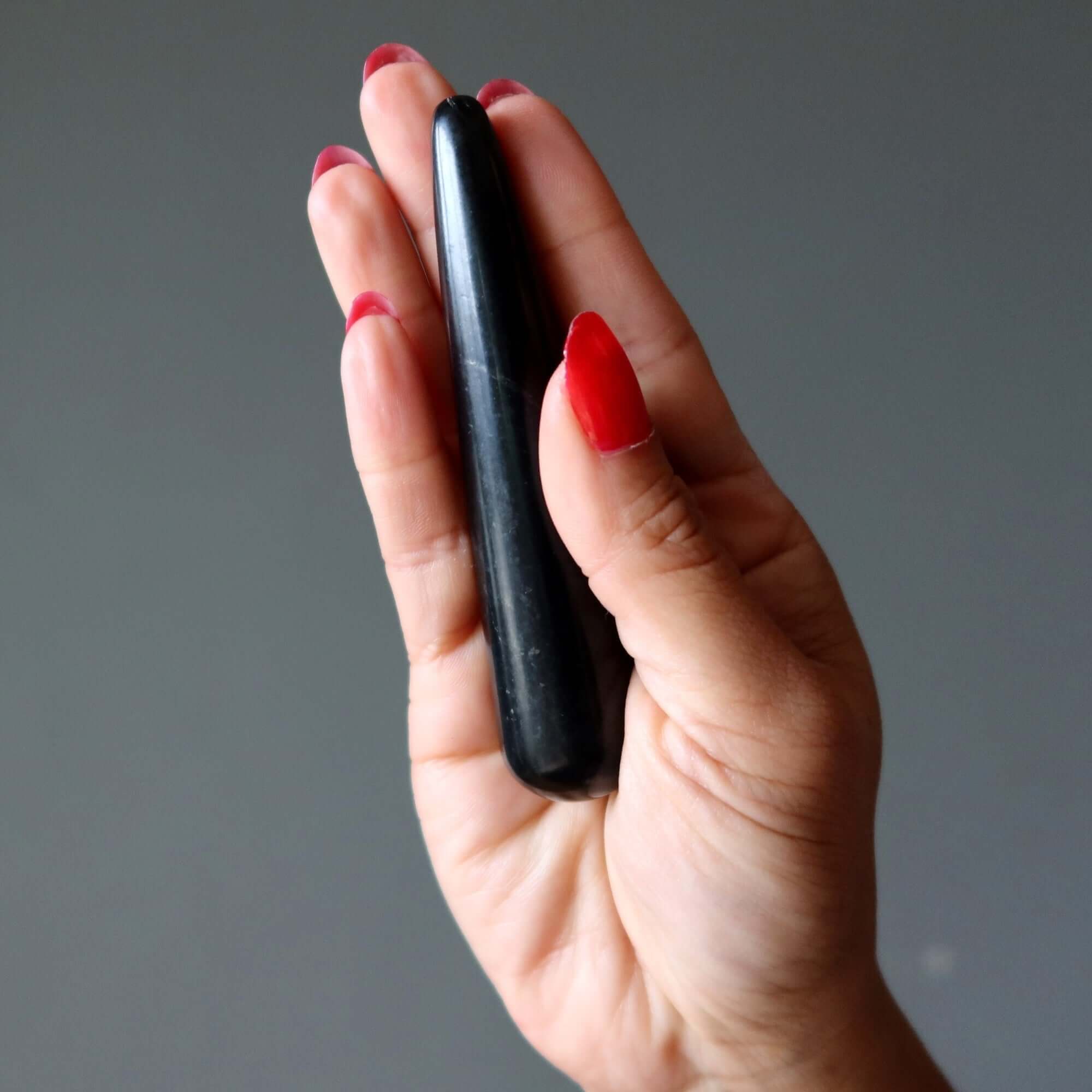 Bâton de massage en shungite pour la détoxification énergétique