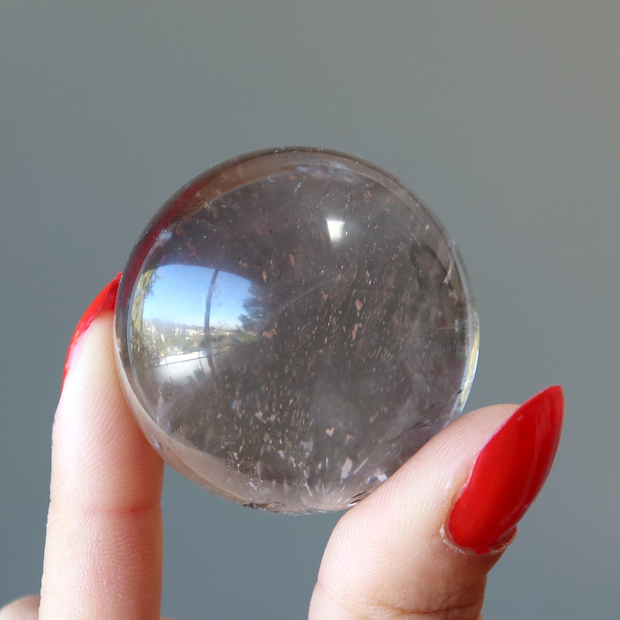 Sphère de quartz fumé Boule de cristal main aidante