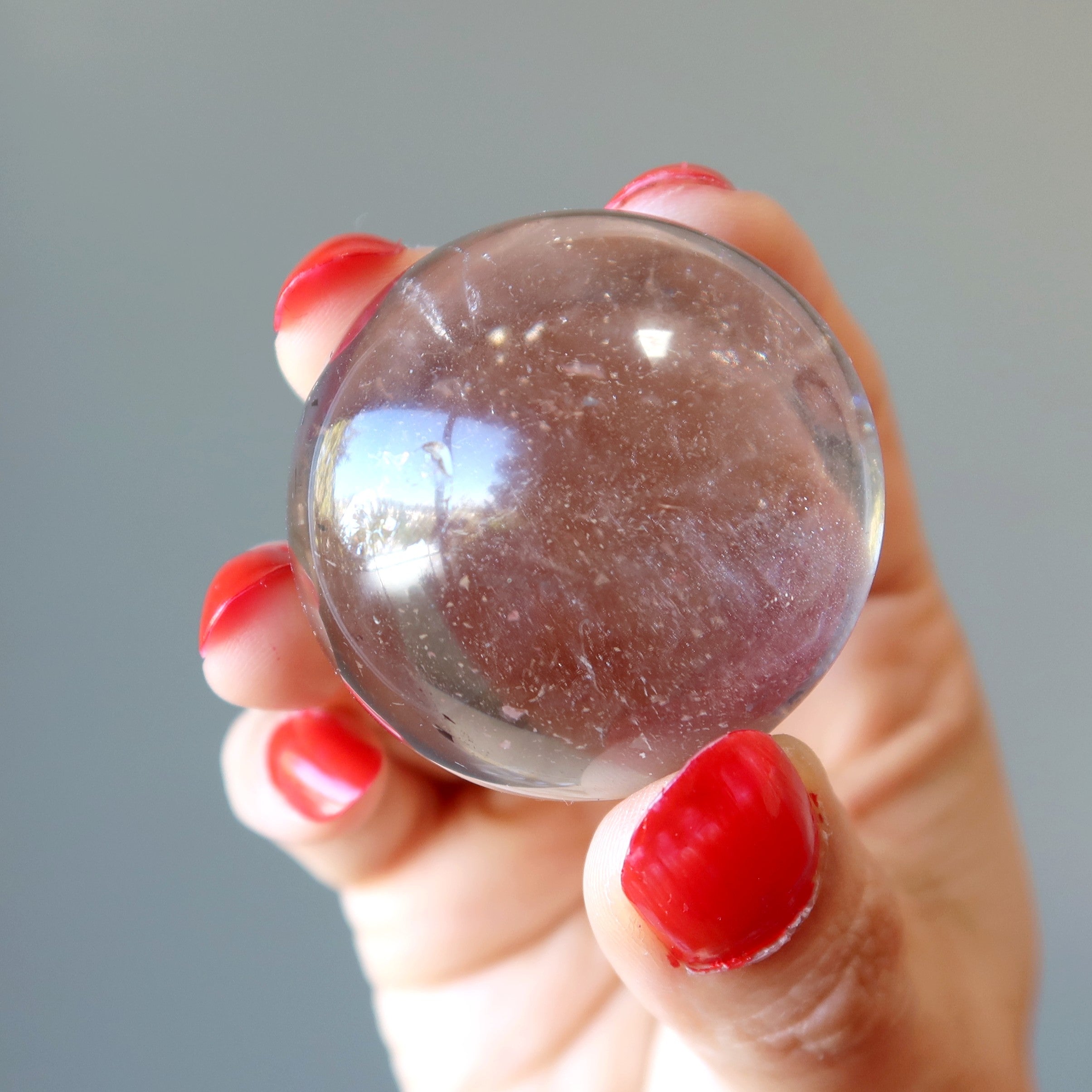 Sphère de quartz fumé Boule de cristal main aidante