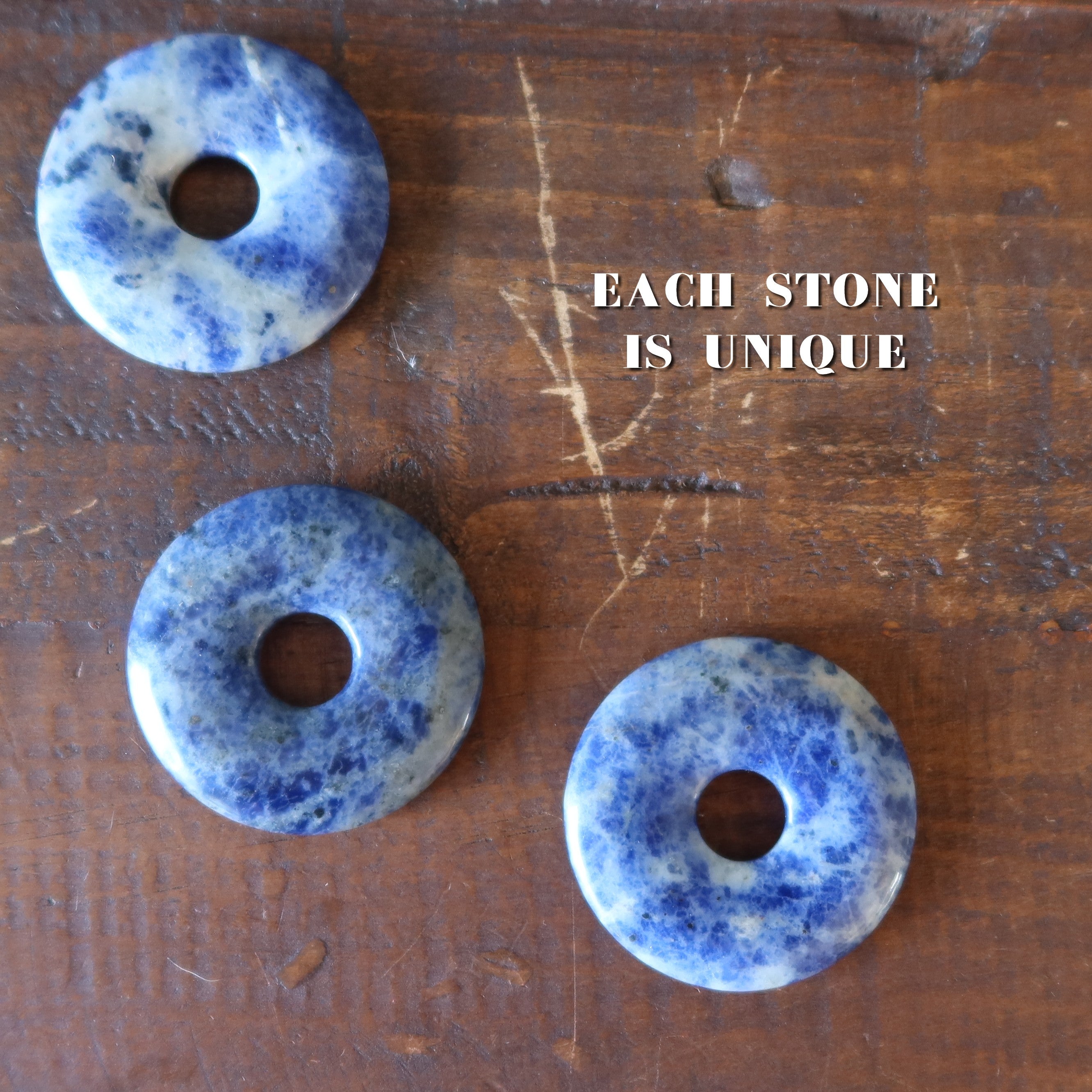 Sodalith-Edelstein-Donut Blau – Denker-Kristall