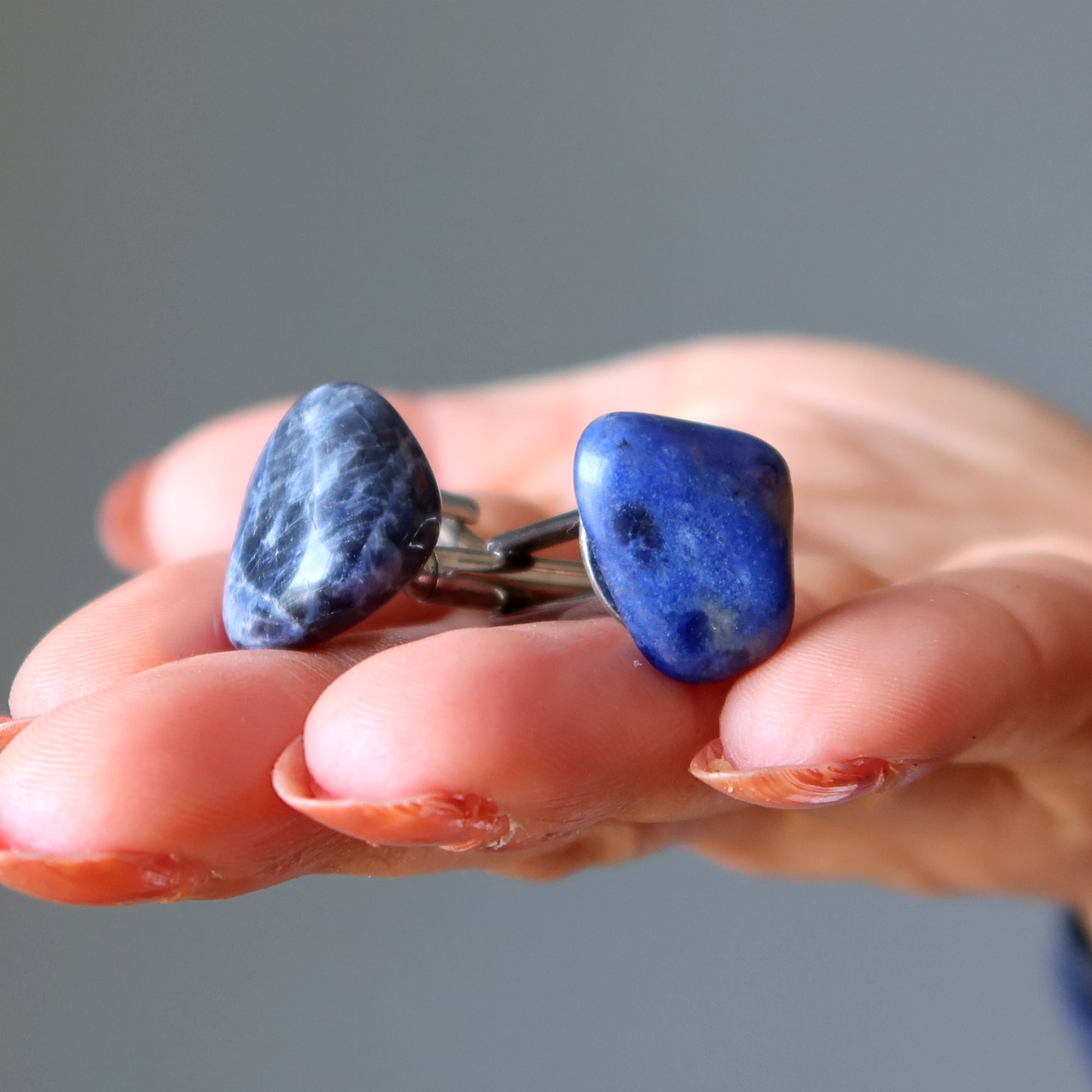 Sodalith-Manschettenknöpfe Glattes und beruhigendes blaues getrommeltes Edelstein Silber