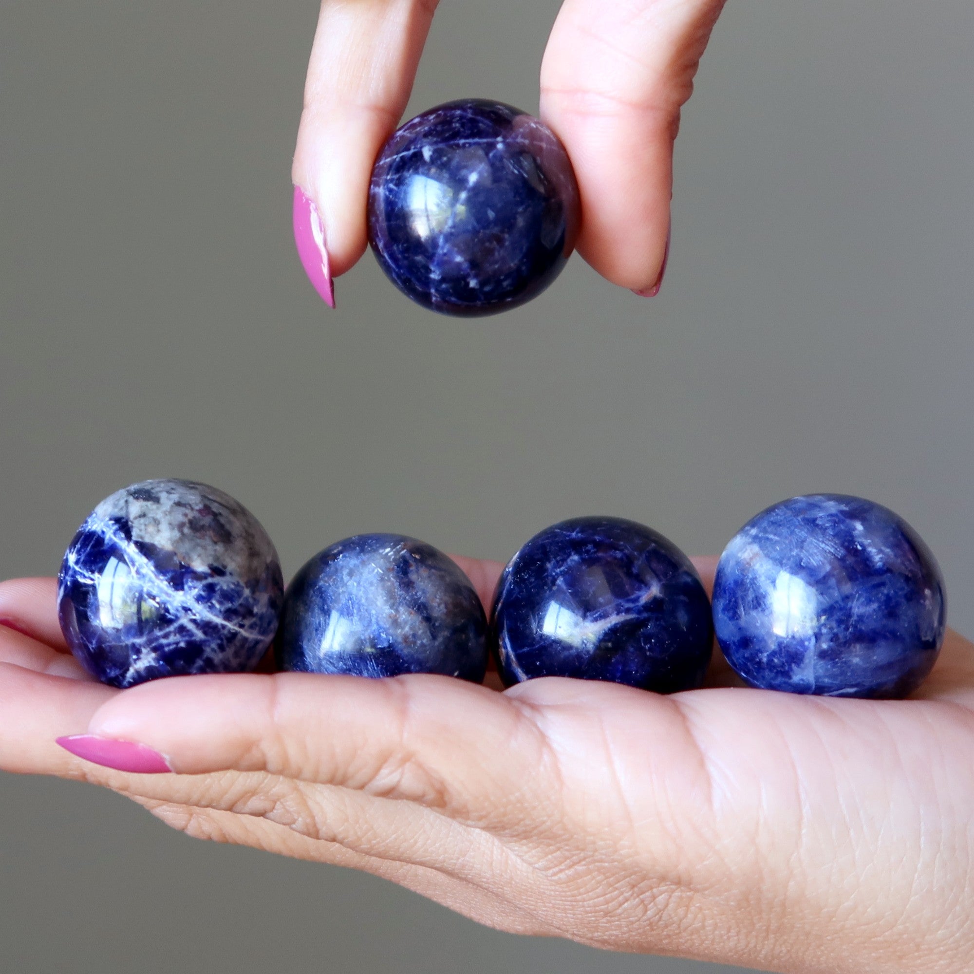Sphère de sodalite Boule de cristal Rêves nocturnes bleus