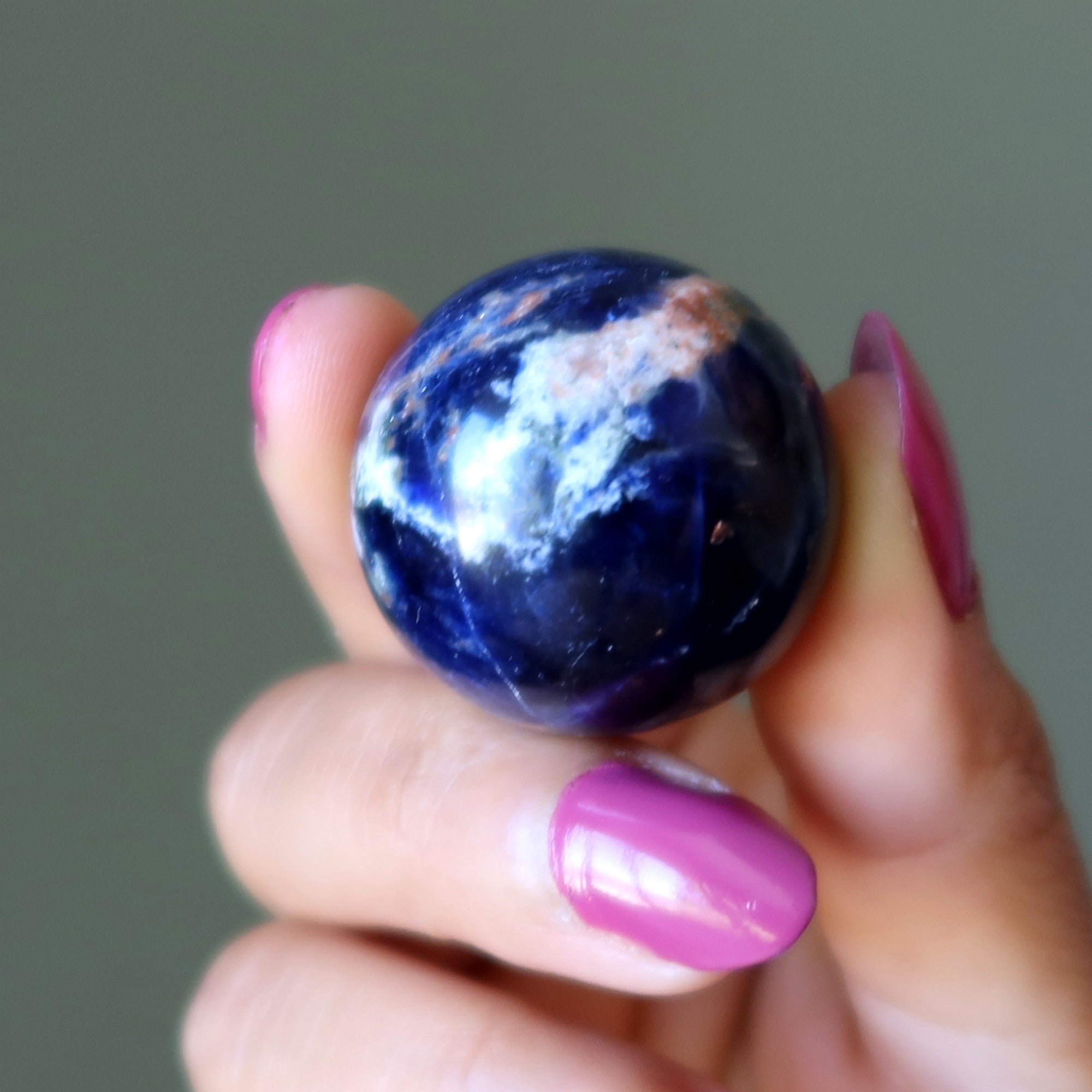 Sphère de sodalite Boule de cristal Rêves nocturnes bleus