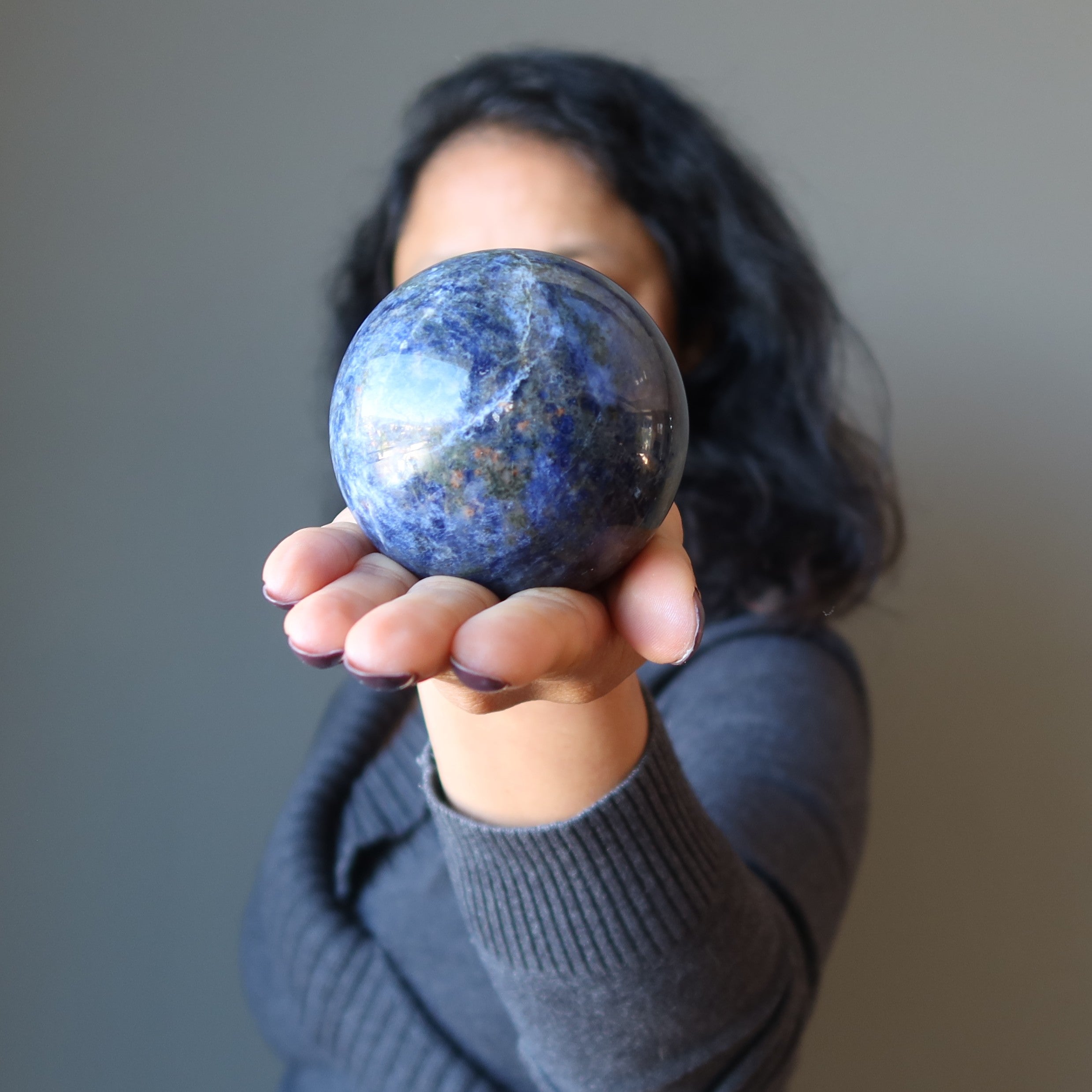 Sphère de sodalite Boule de cristal Rêves nocturnes bleus