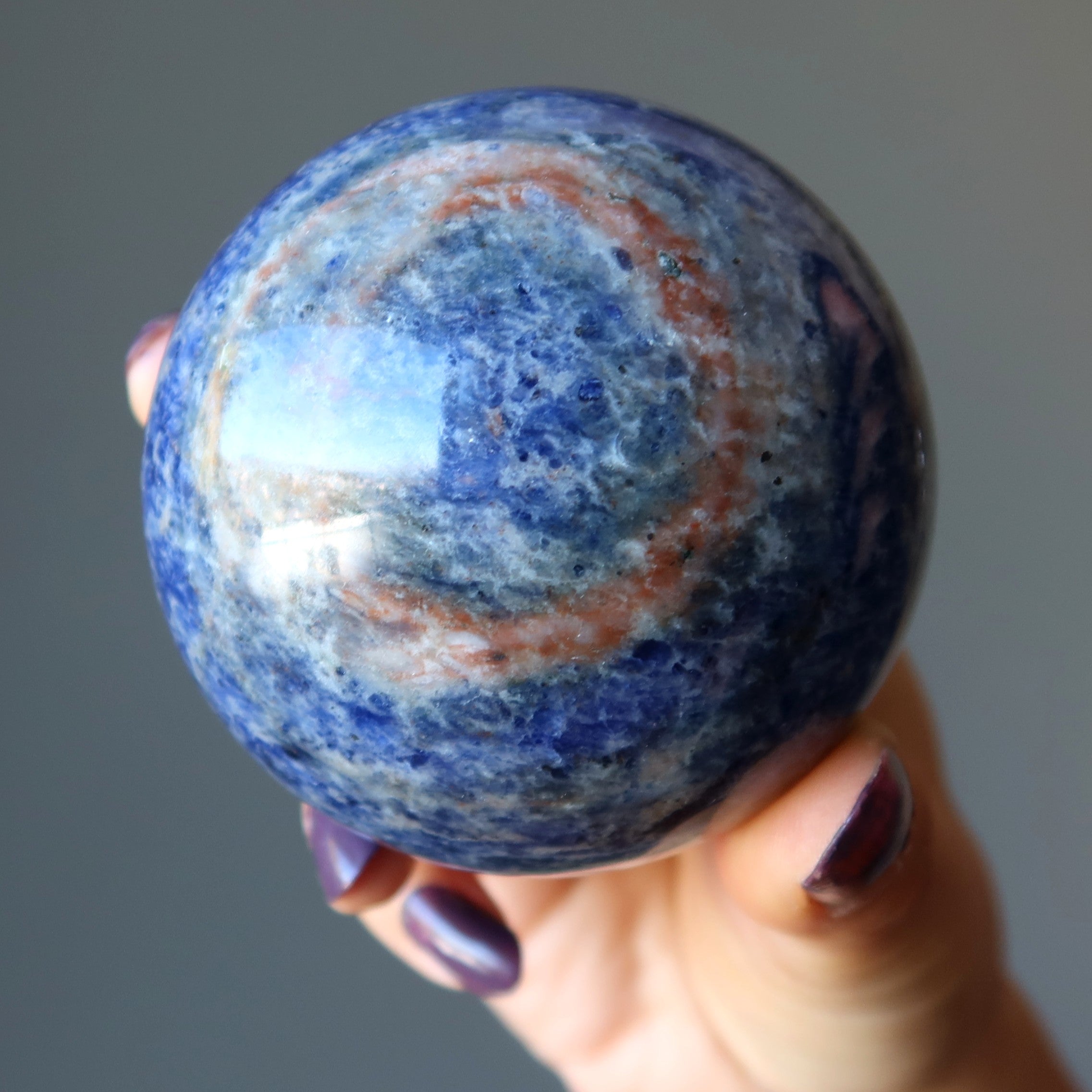 Sphère de sodalite en forme de boule de cristal pour guerrier blessé