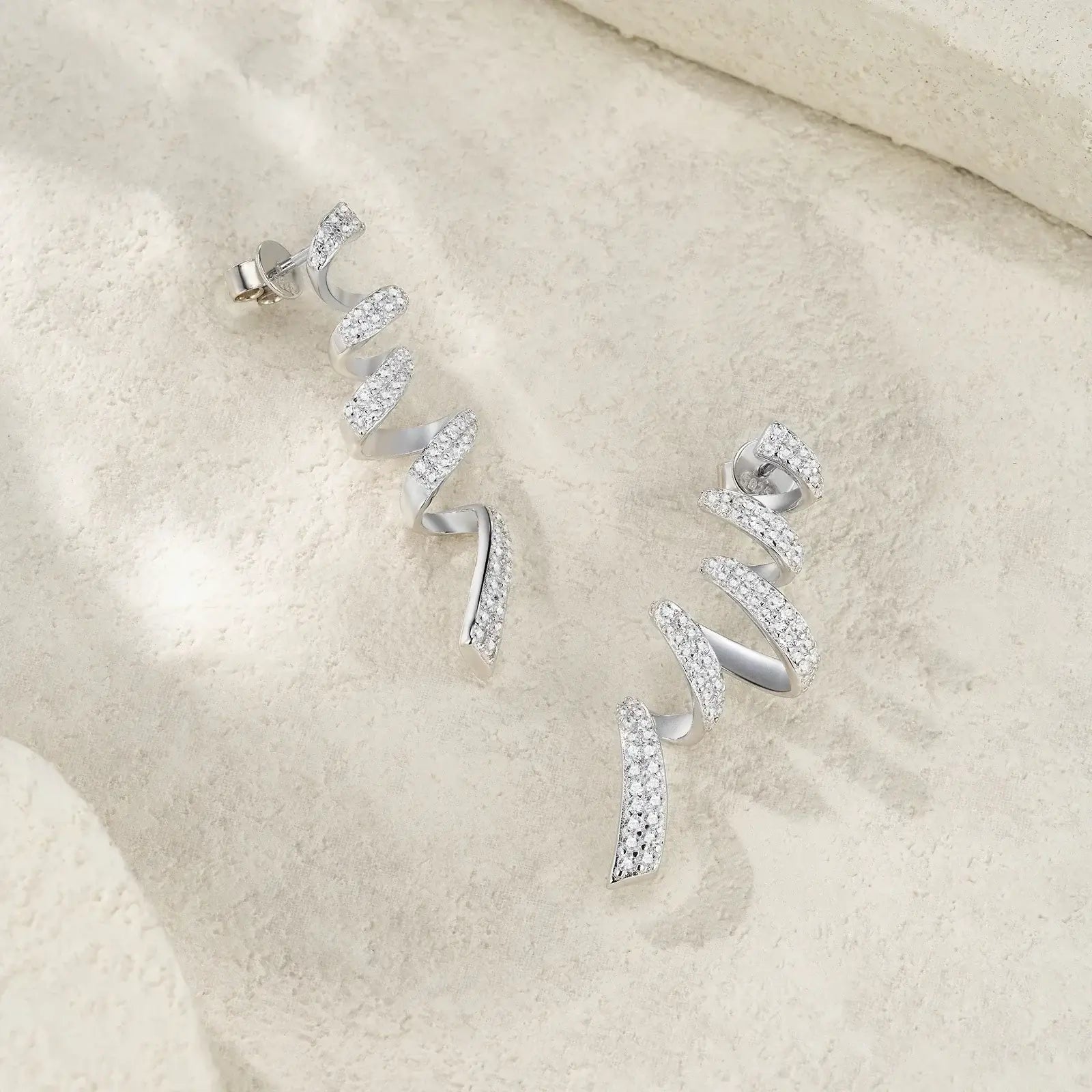 925er Sterling Silber Moissanit Spiral-Ohrhänger für Damen gedreht elegant