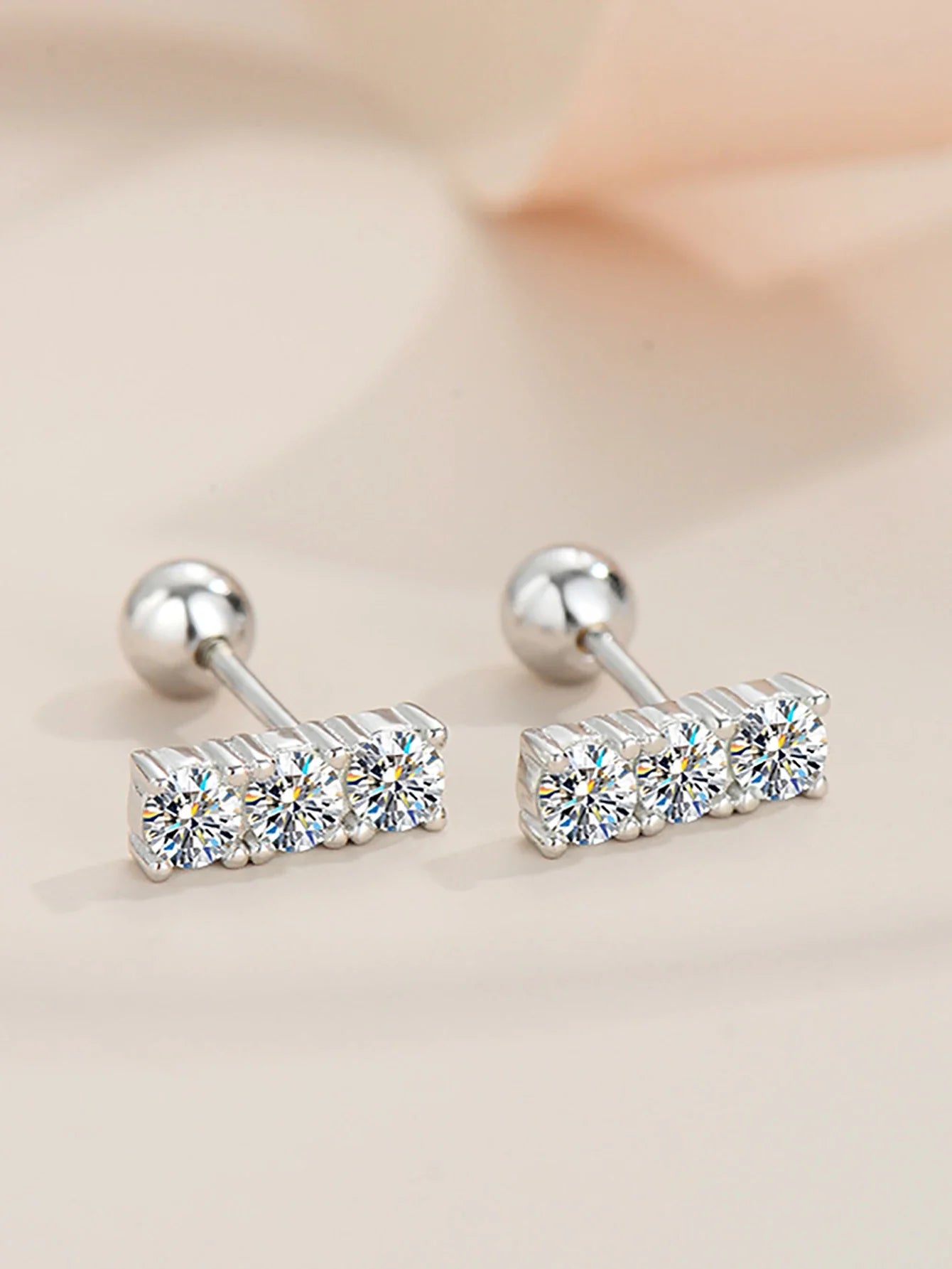 Boucles d'oreilles clous en argent sterling 925 Moissanite 0,6 ct total rangée droite