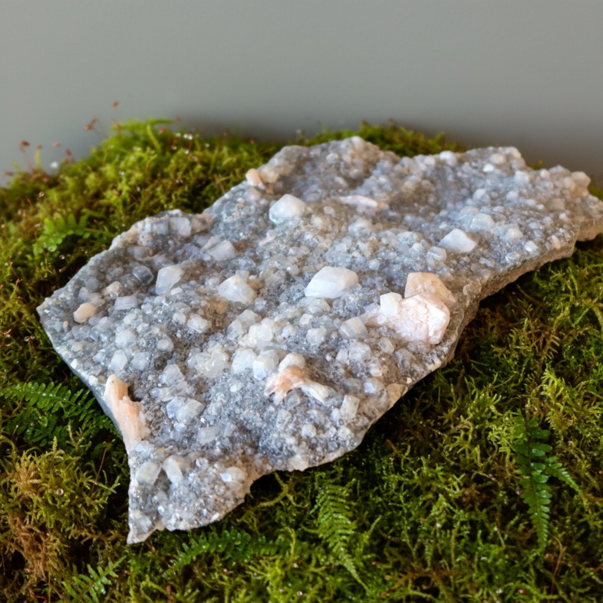 Stilbite en grappe Apophyllite Calcédoine Rose Sérénité 25,4 cm