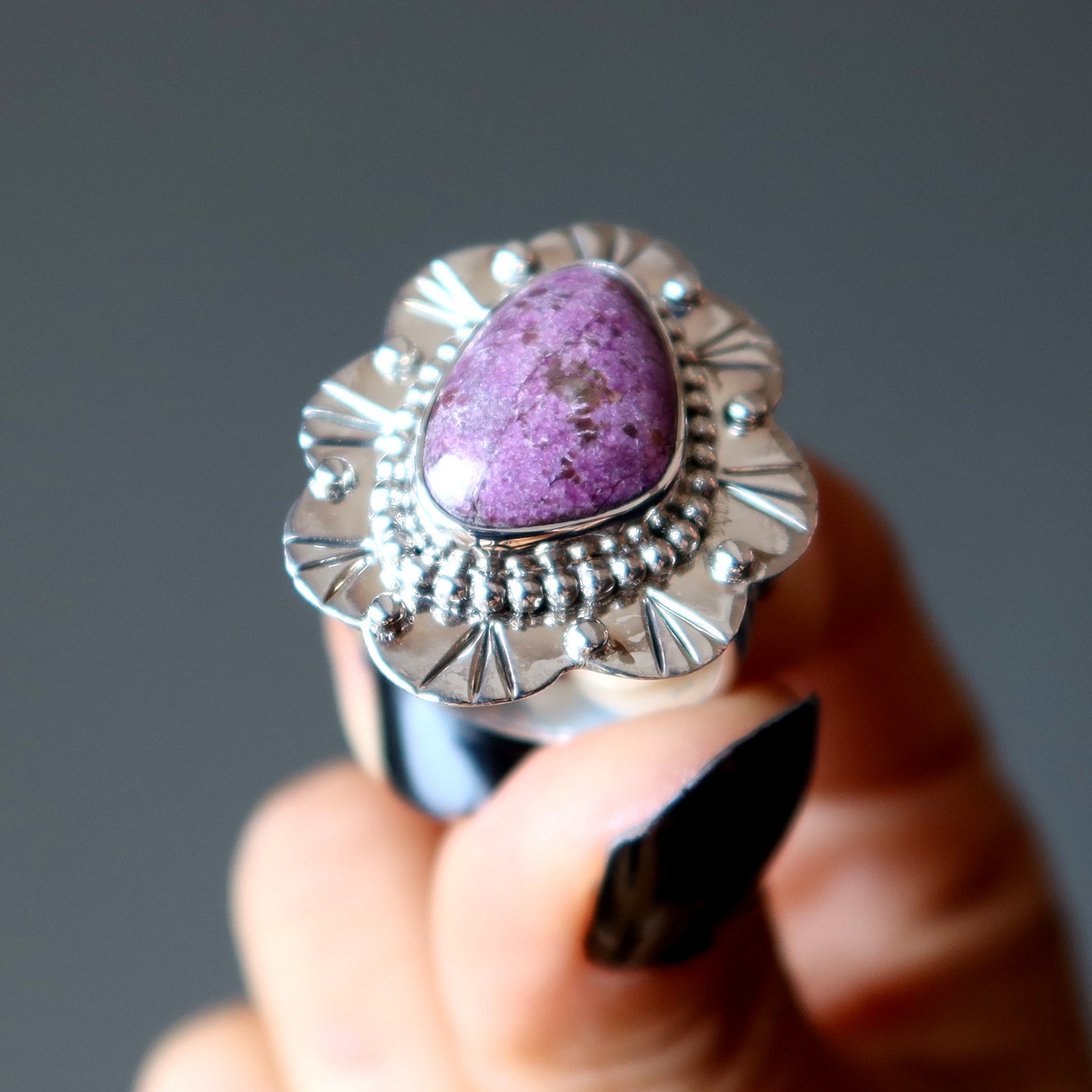 Bague en sugilite fleur violette en argent sterling taille 8.5