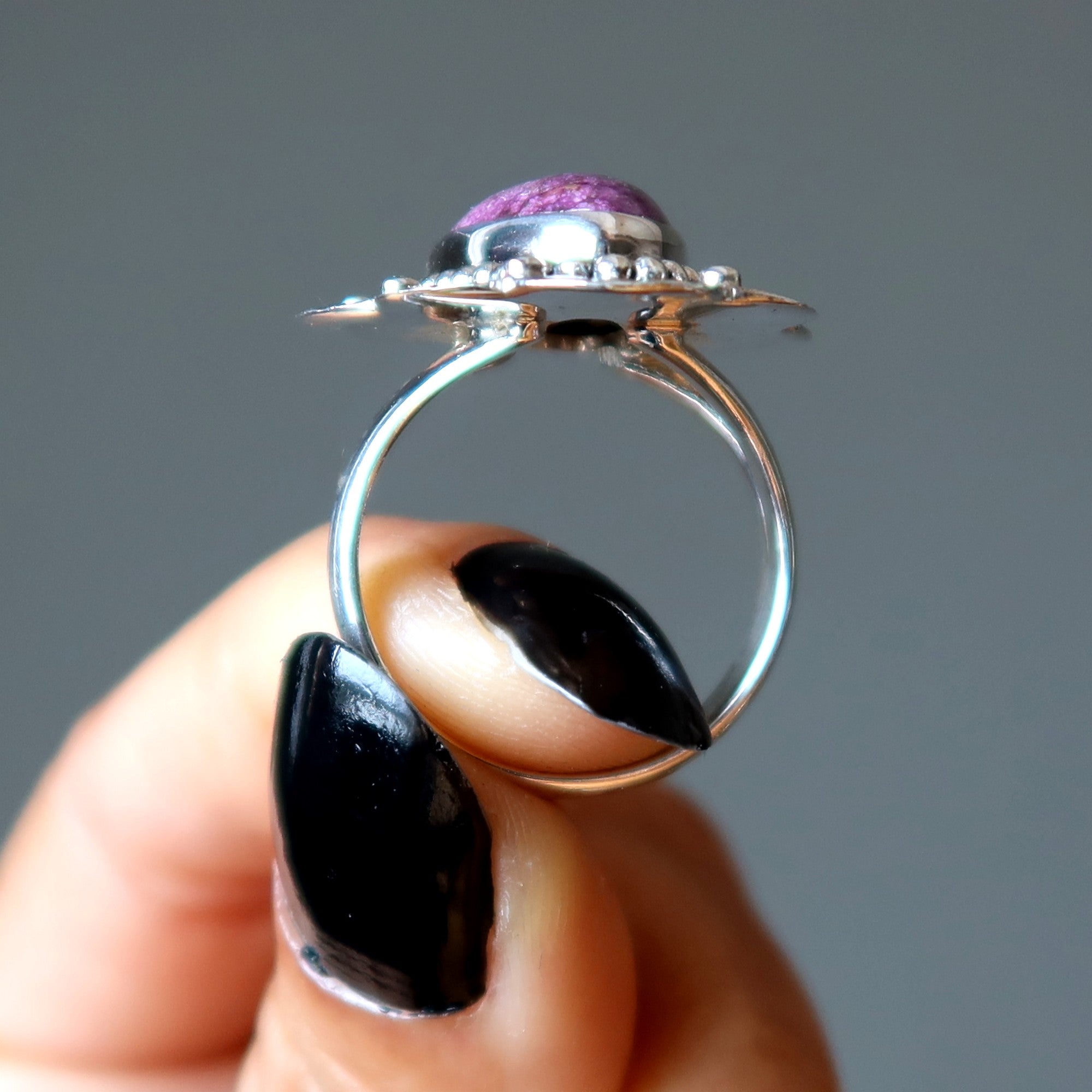 Bague en sugilite fleur violette en argent sterling taille 8.5