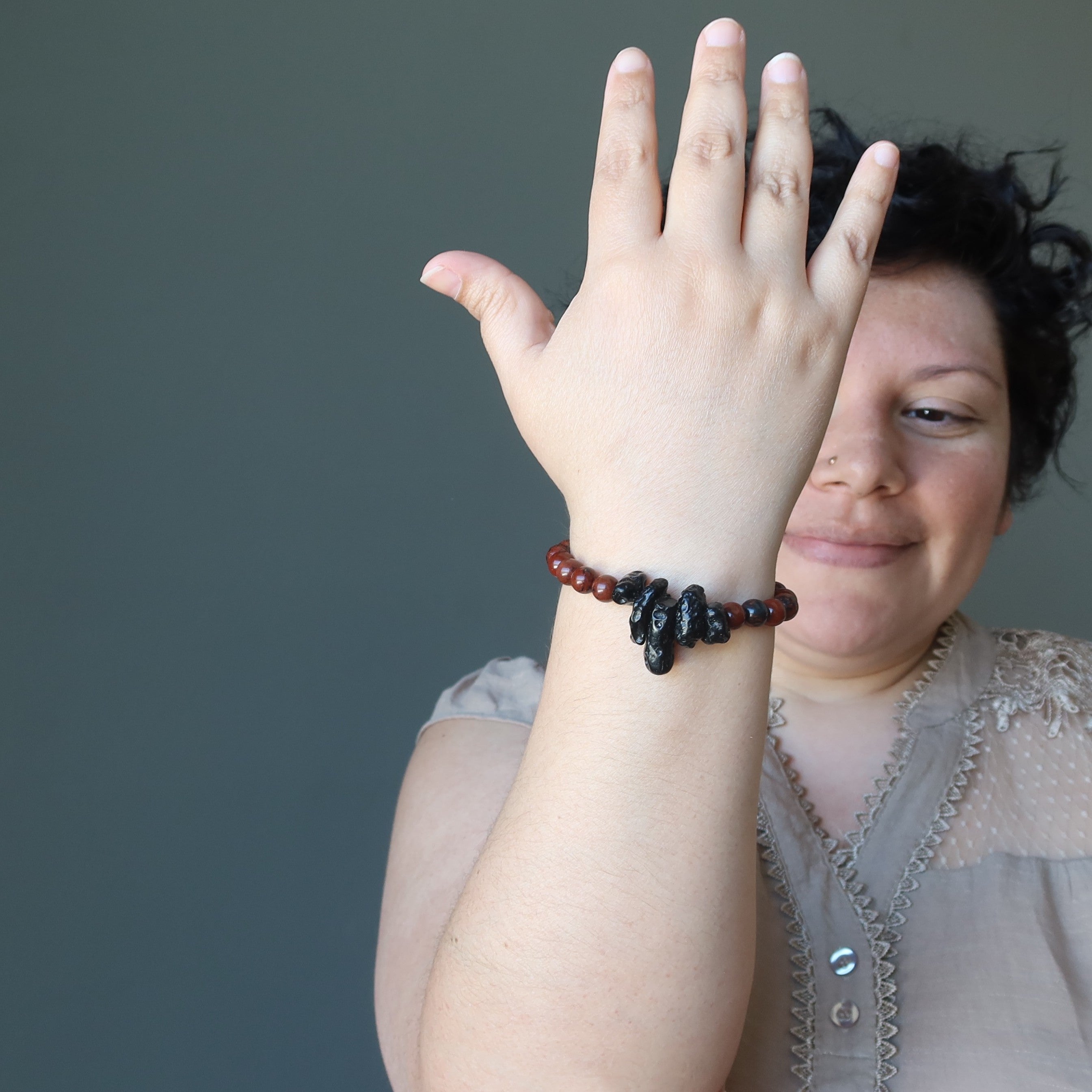 Armband aus Mahagoni-Obsidian und schwarzen Tektit-Meteoritenperlen