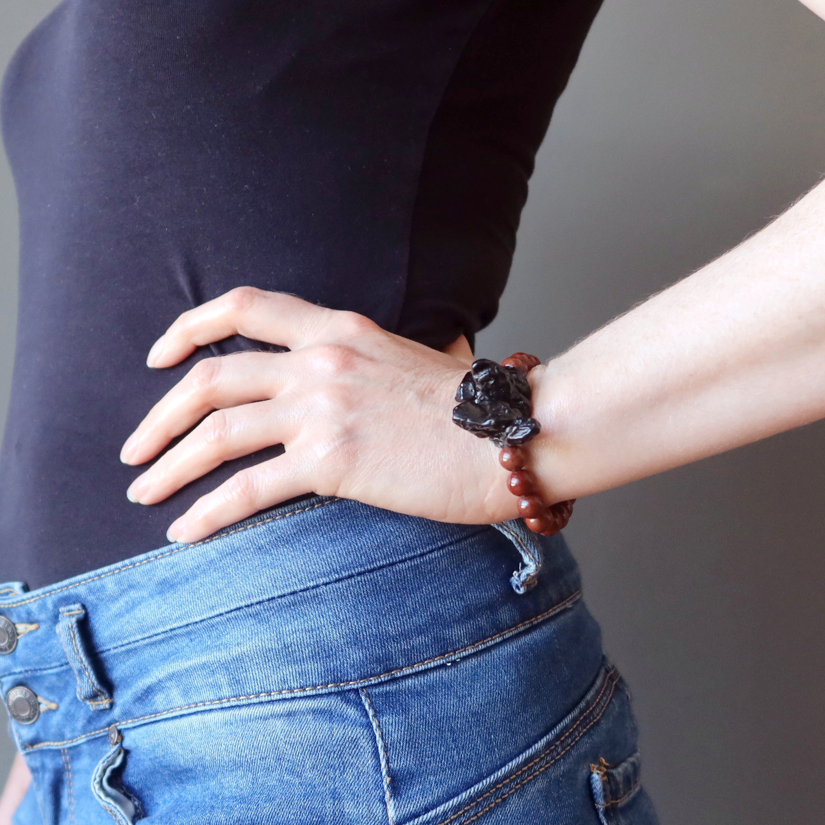 Armband aus Mahagoni-Obsidian und schwarzen Tektit-Meteoritenperlen