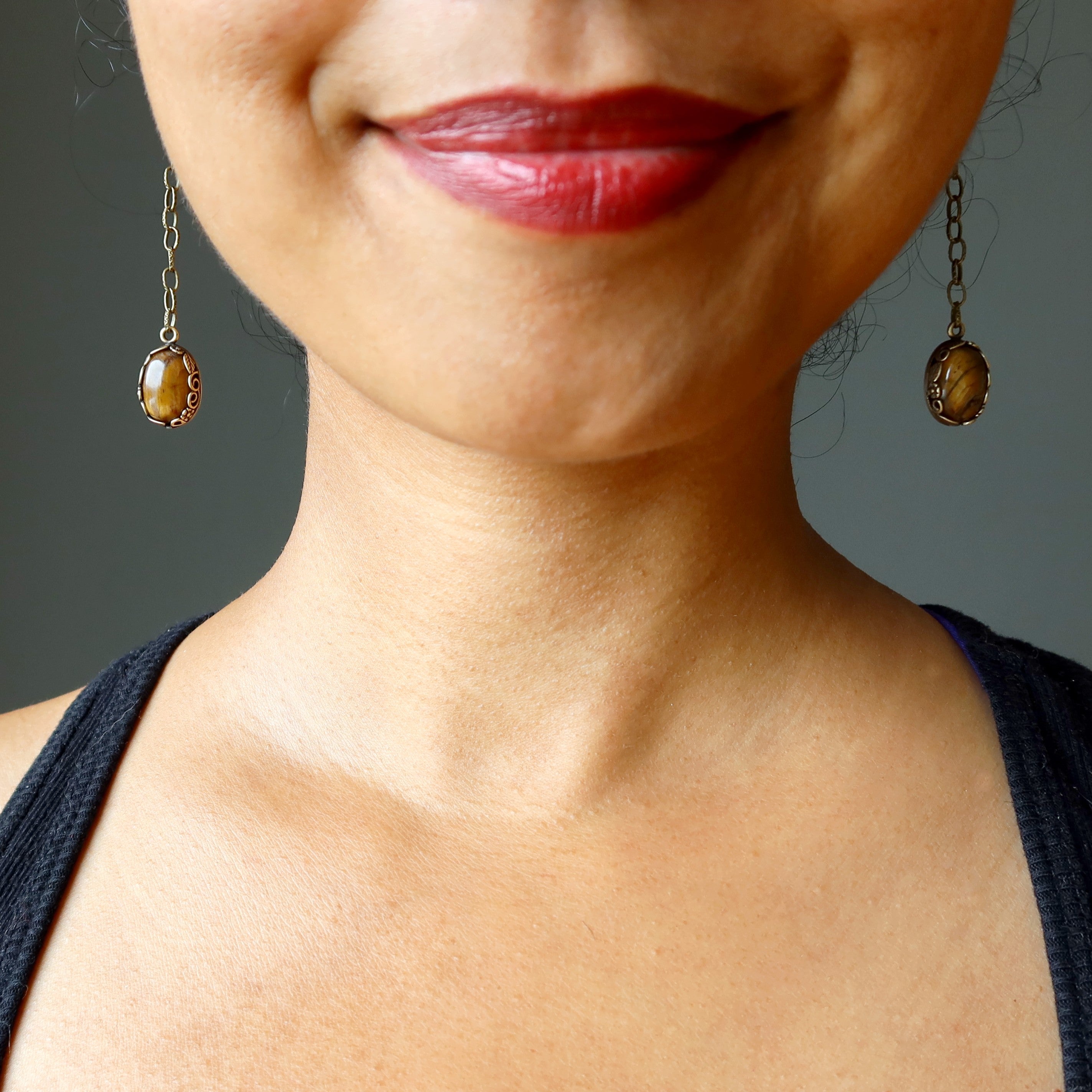 Boucles d'oreilles Œil de Tigre Pierres d'âme du Vieux Monde sur chaîne