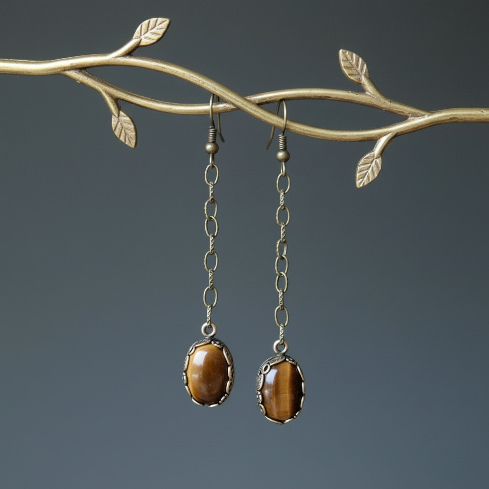 Boucles d'oreilles Œil de Tigre Pierres d'âme du Vieux Monde sur chaîne