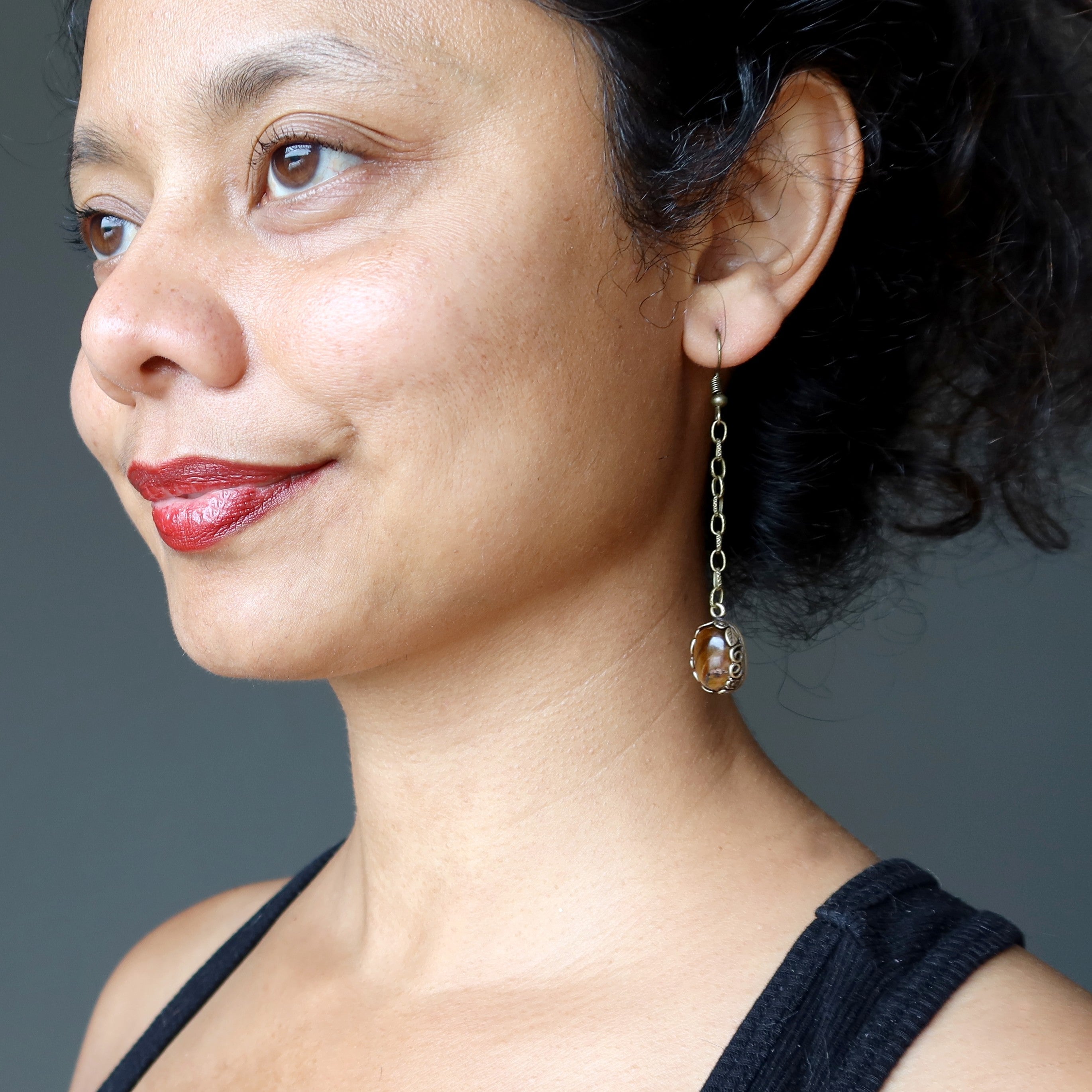Boucles d'oreilles Œil de Tigre Pierres d'âme du Vieux Monde sur chaîne