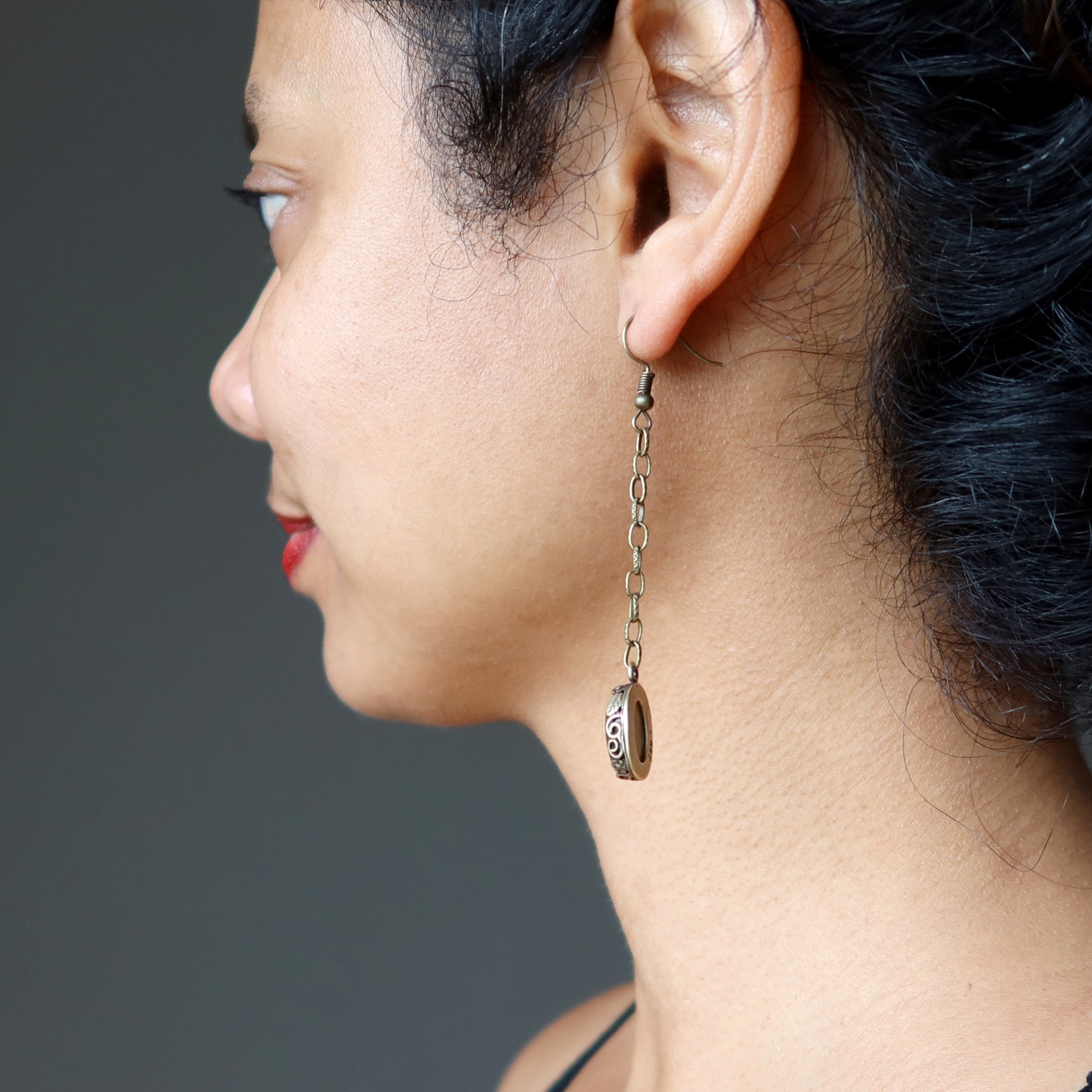 Boucles d'oreilles Œil de Tigre Pierres d'âme du Vieux Monde sur chaîne