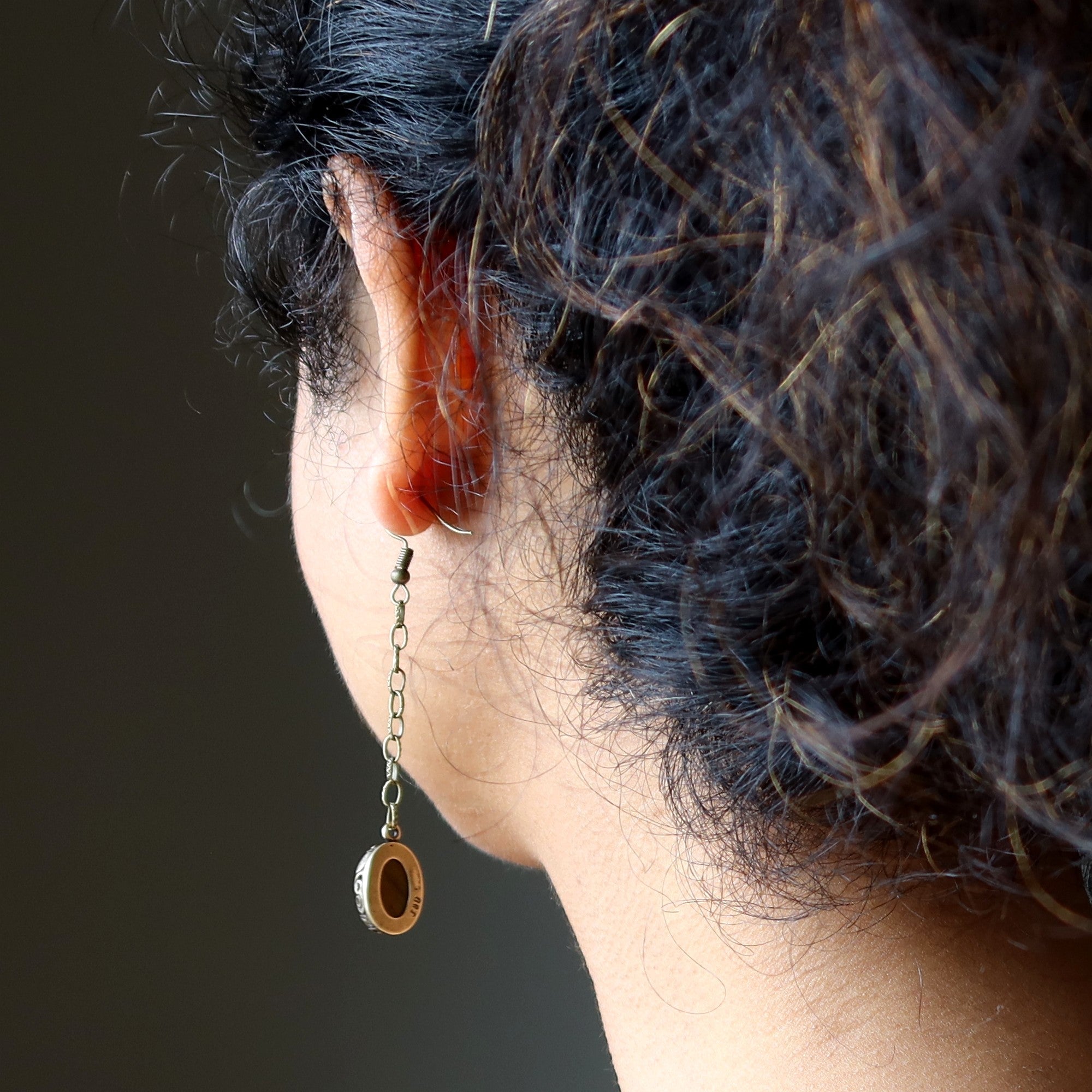 Boucles d'oreilles Œil de Tigre Pierres d'âme du Vieux Monde sur chaîne