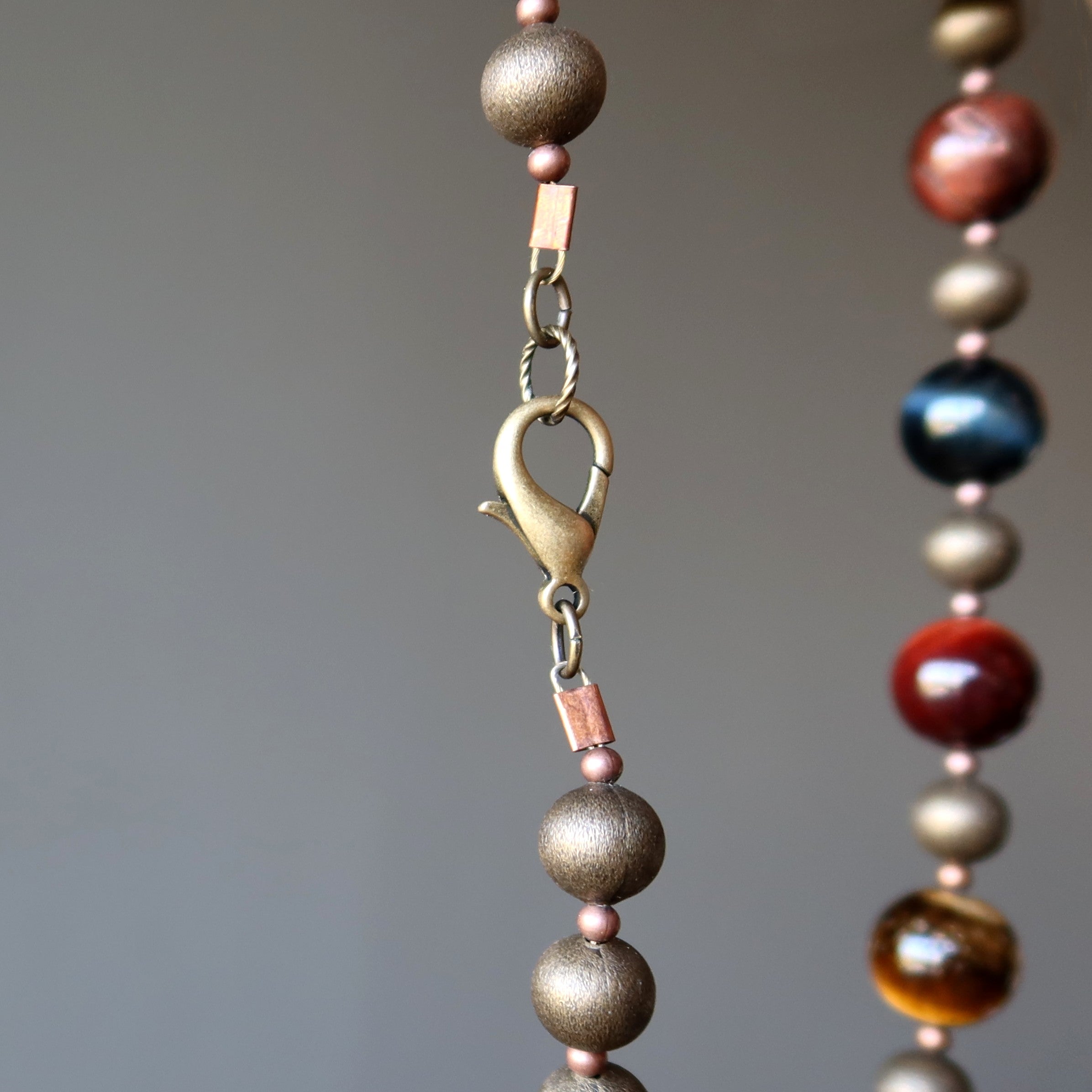 Collier œil de tigre rustique perles œil de faucon bleues laiton