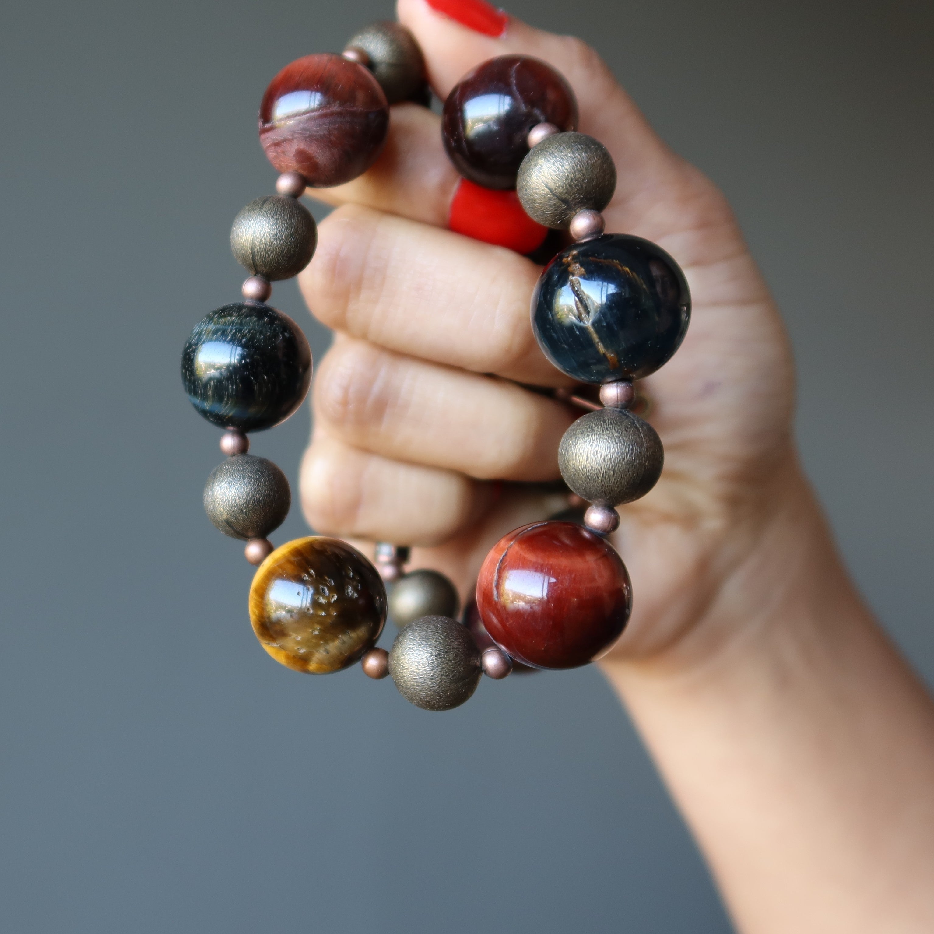Collier œil de tigre rustique perles œil de faucon bleues laiton