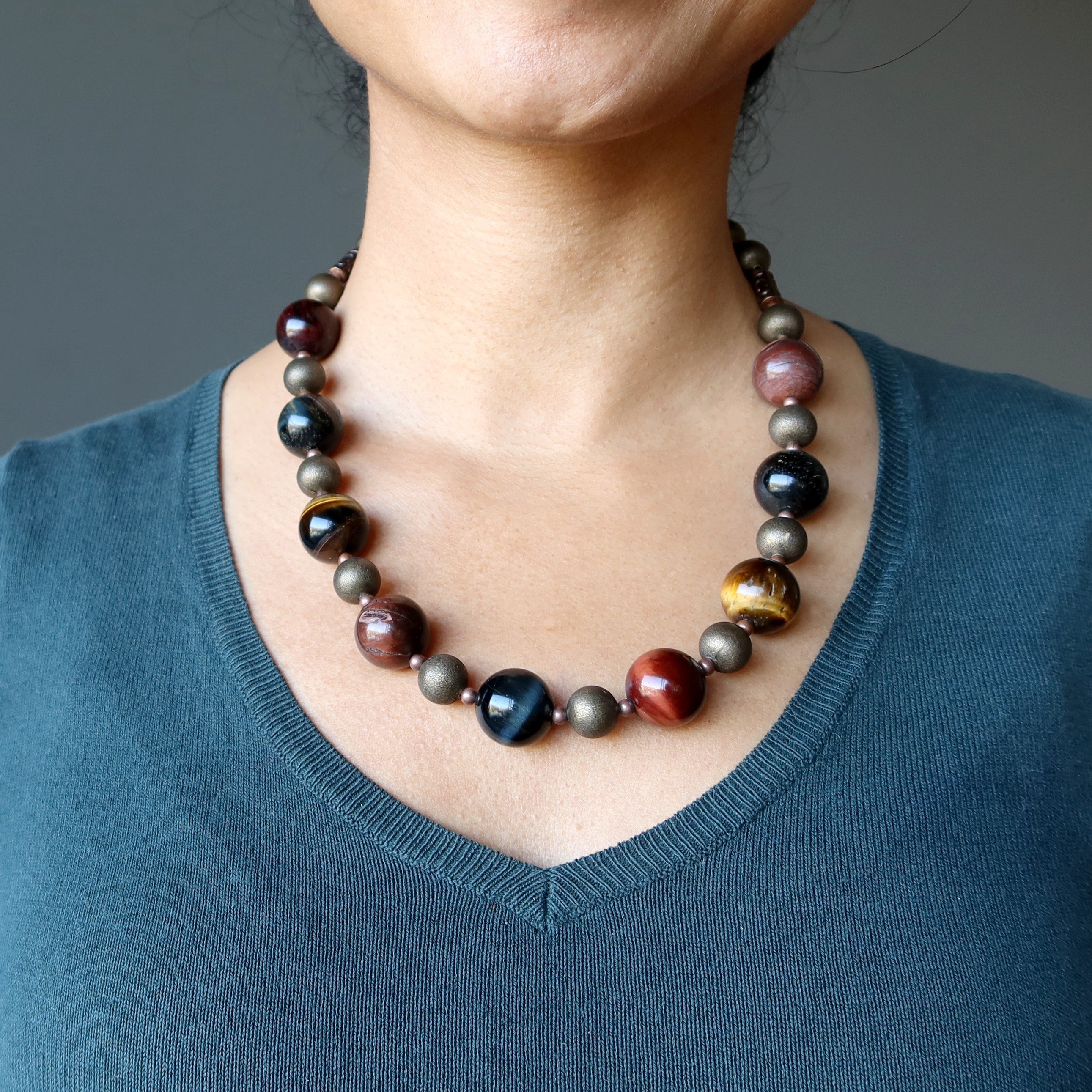 Collier œil de tigre rustique perles œil de faucon bleues laiton