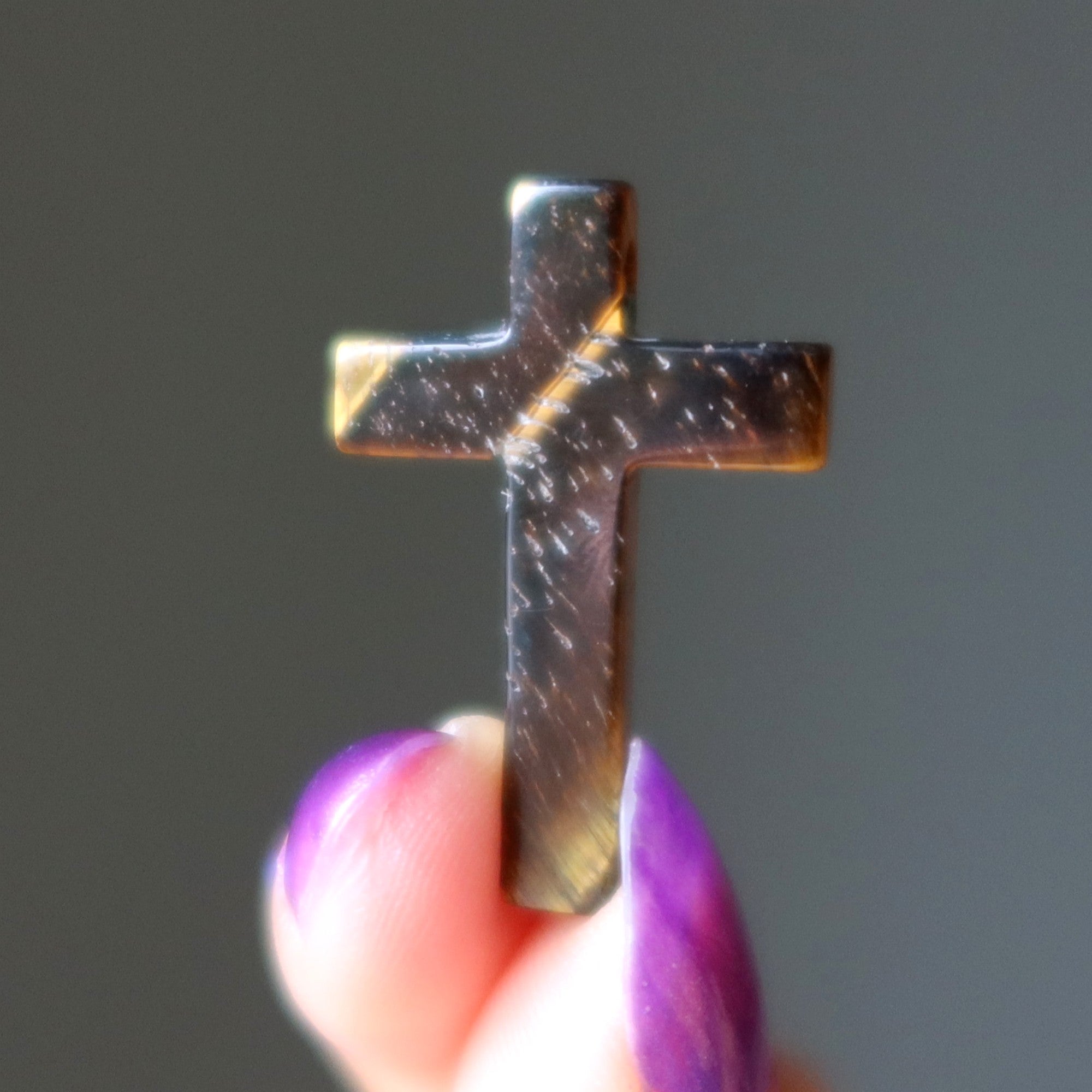 Pendentif œil de tigre, Croix des travailleurs de lumière, Cristal