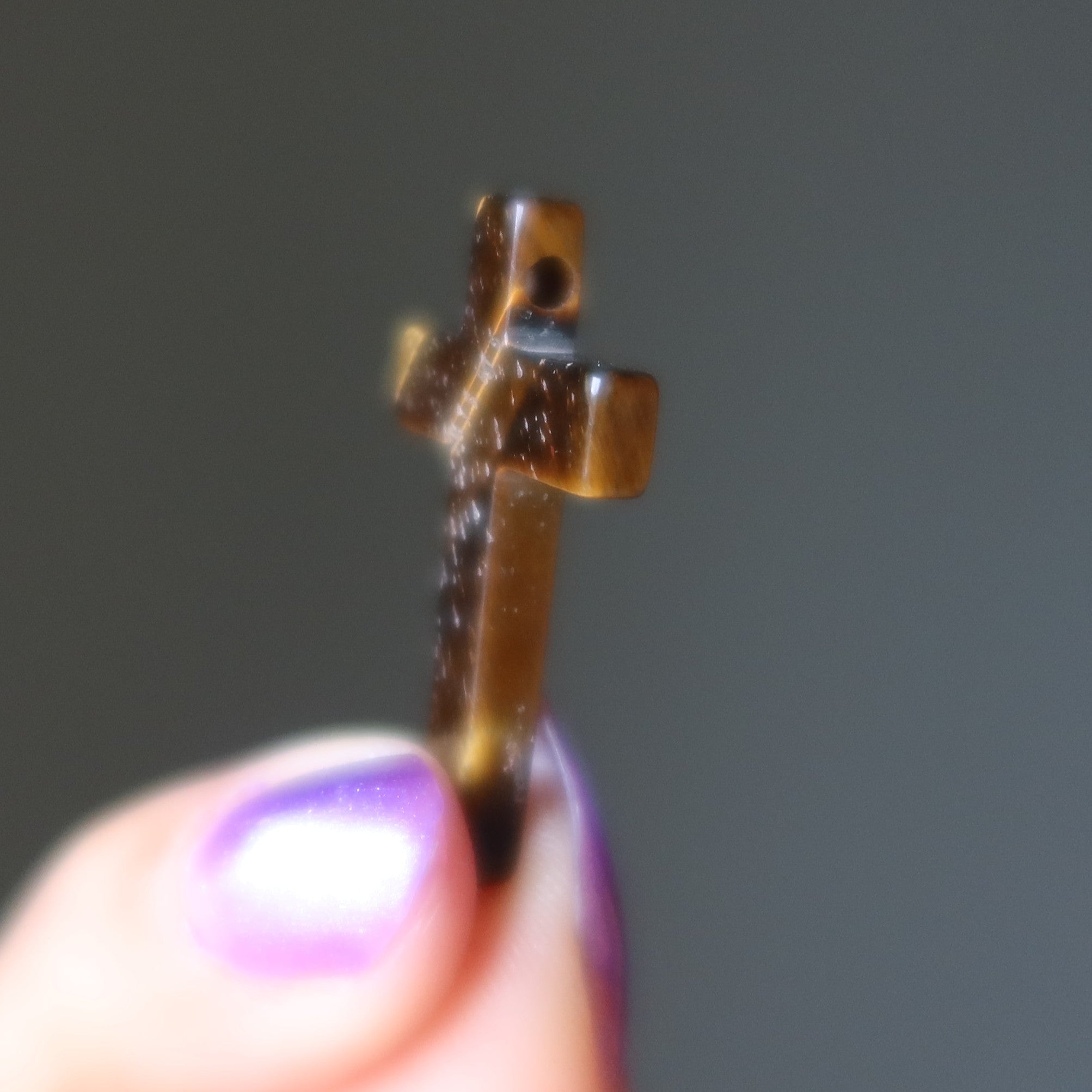 Pendentif œil de tigre, Croix des travailleurs de lumière, Cristal