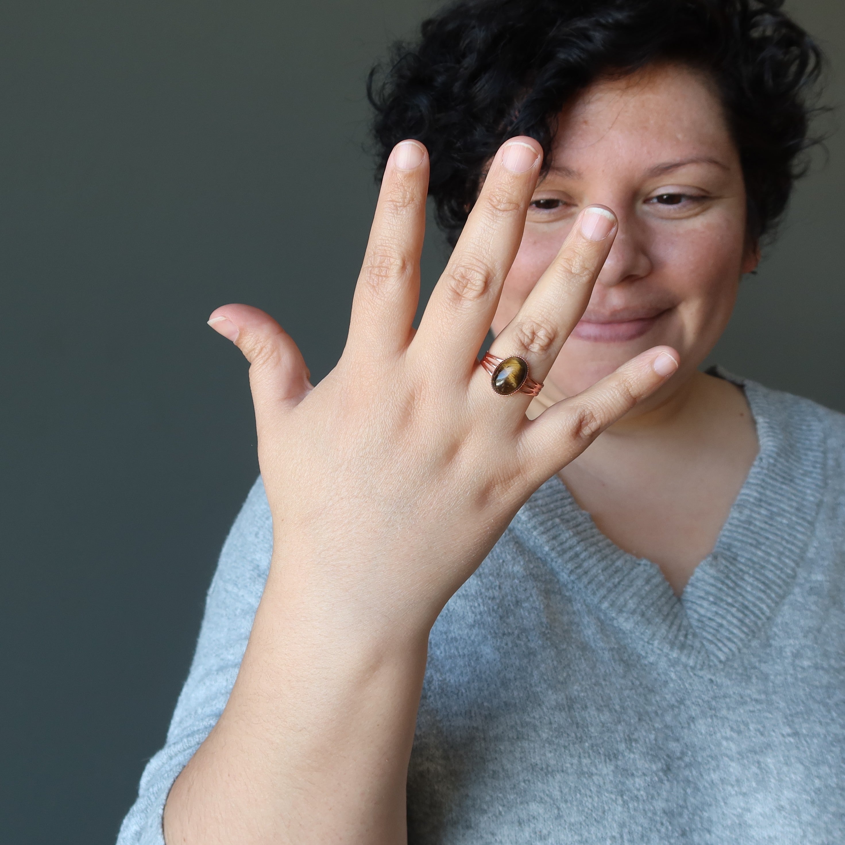 Bague Œil de tigre en cuivre ajustable avec gemme naturelle dorée
