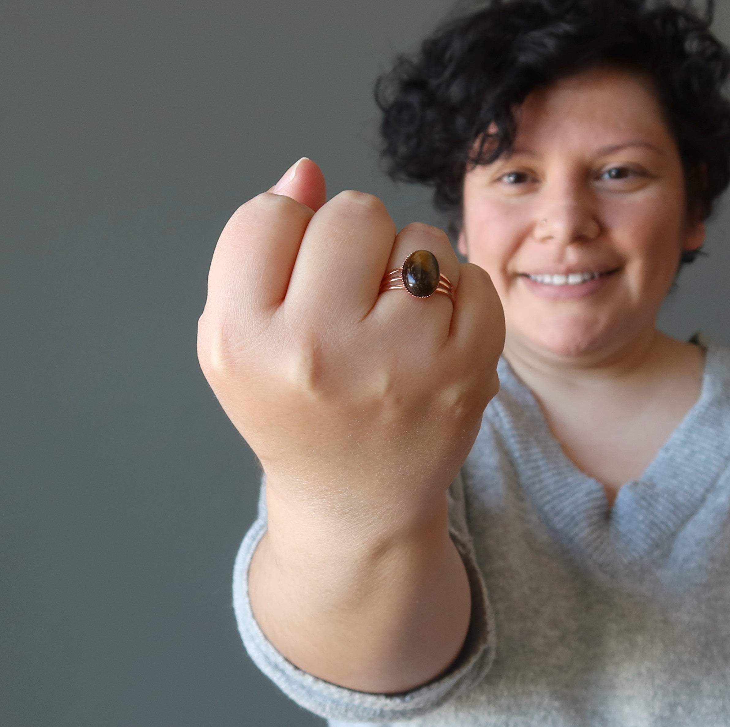 Bague Œil de tigre en cuivre ajustable avec gemme naturelle dorée