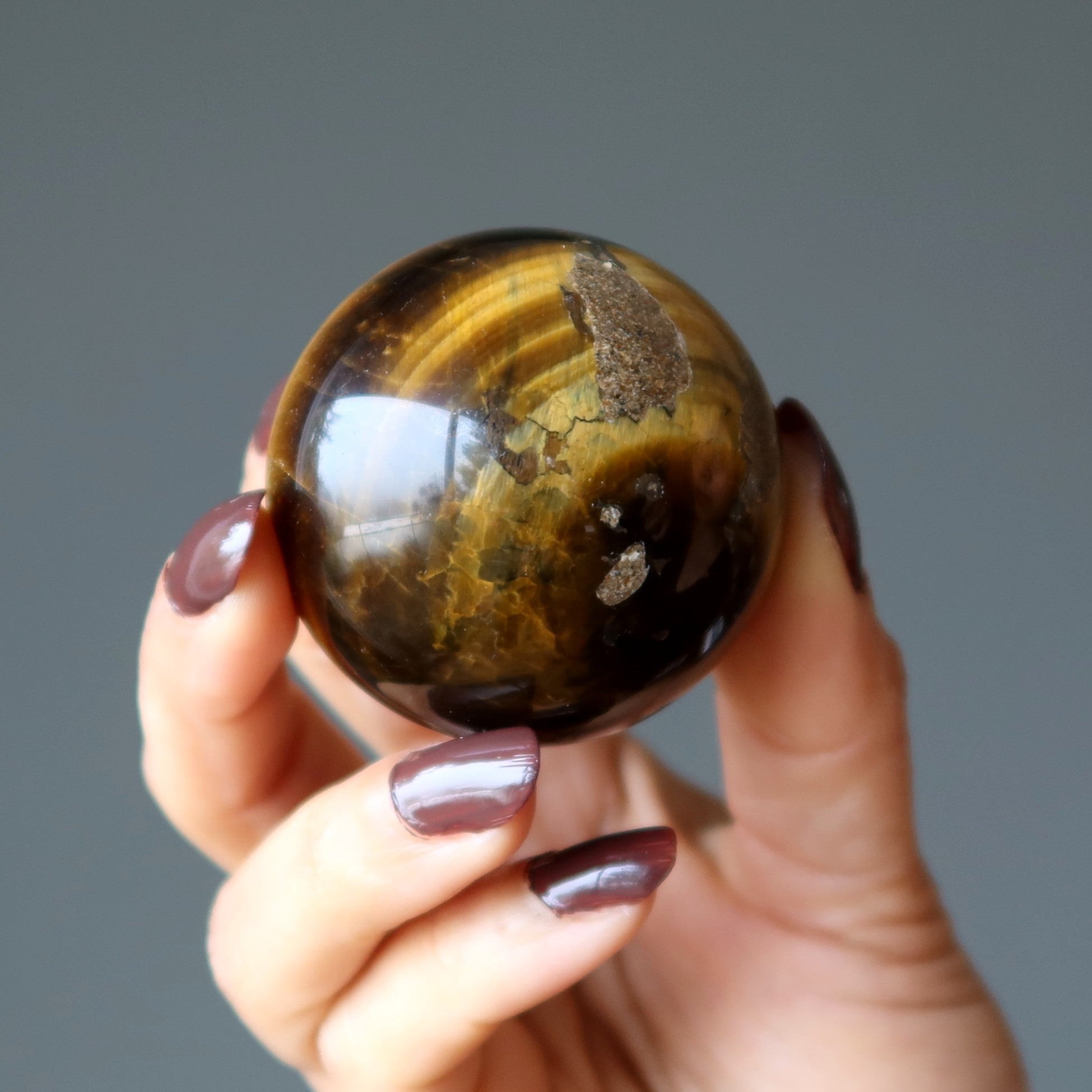 Sphère Œil de Tigre Tigre dans la Tanière Boule de Cristal