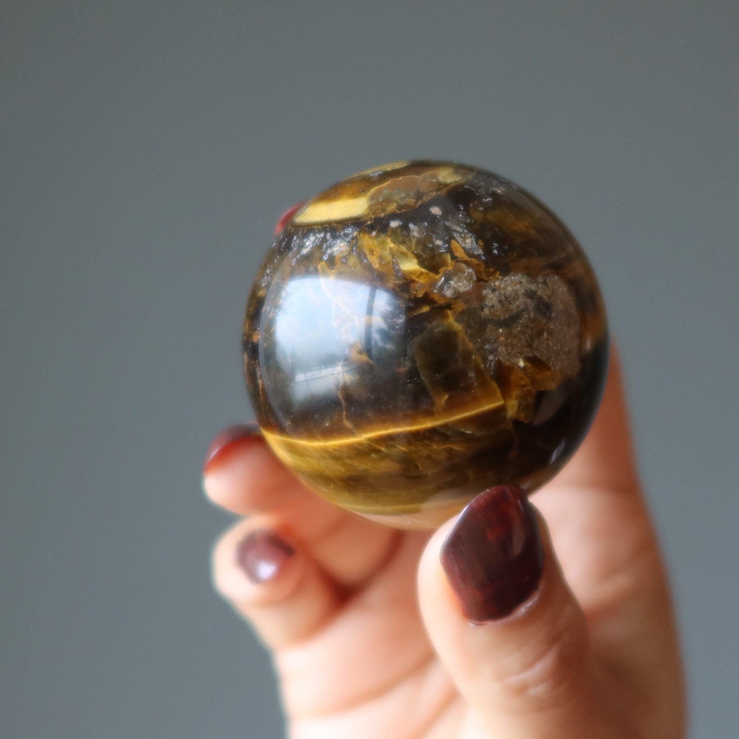 Sphère Œil de Tigre Tigre dans la Tanière Boule de Cristal
