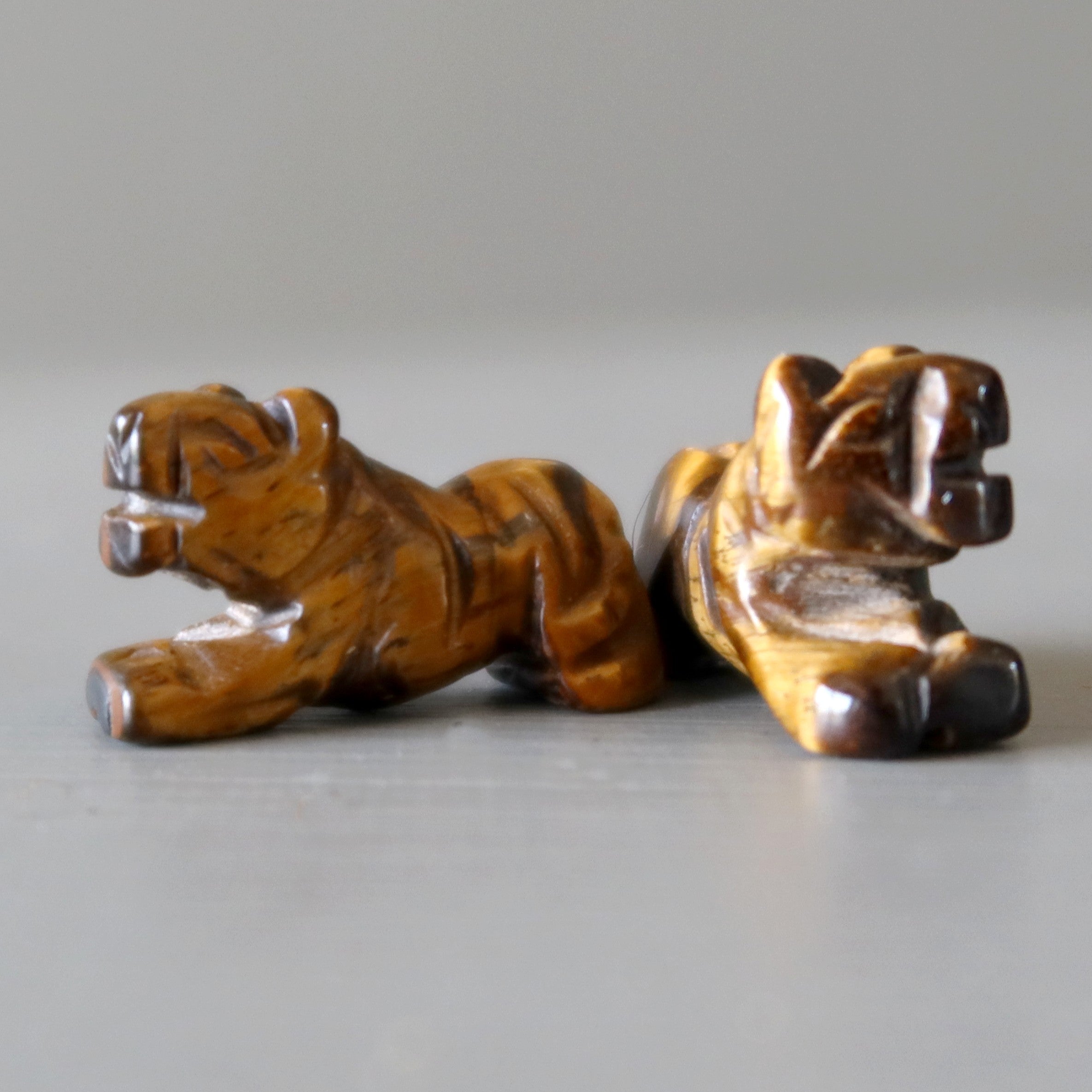 Figurine miniature de tigre en œil de tigre 1"