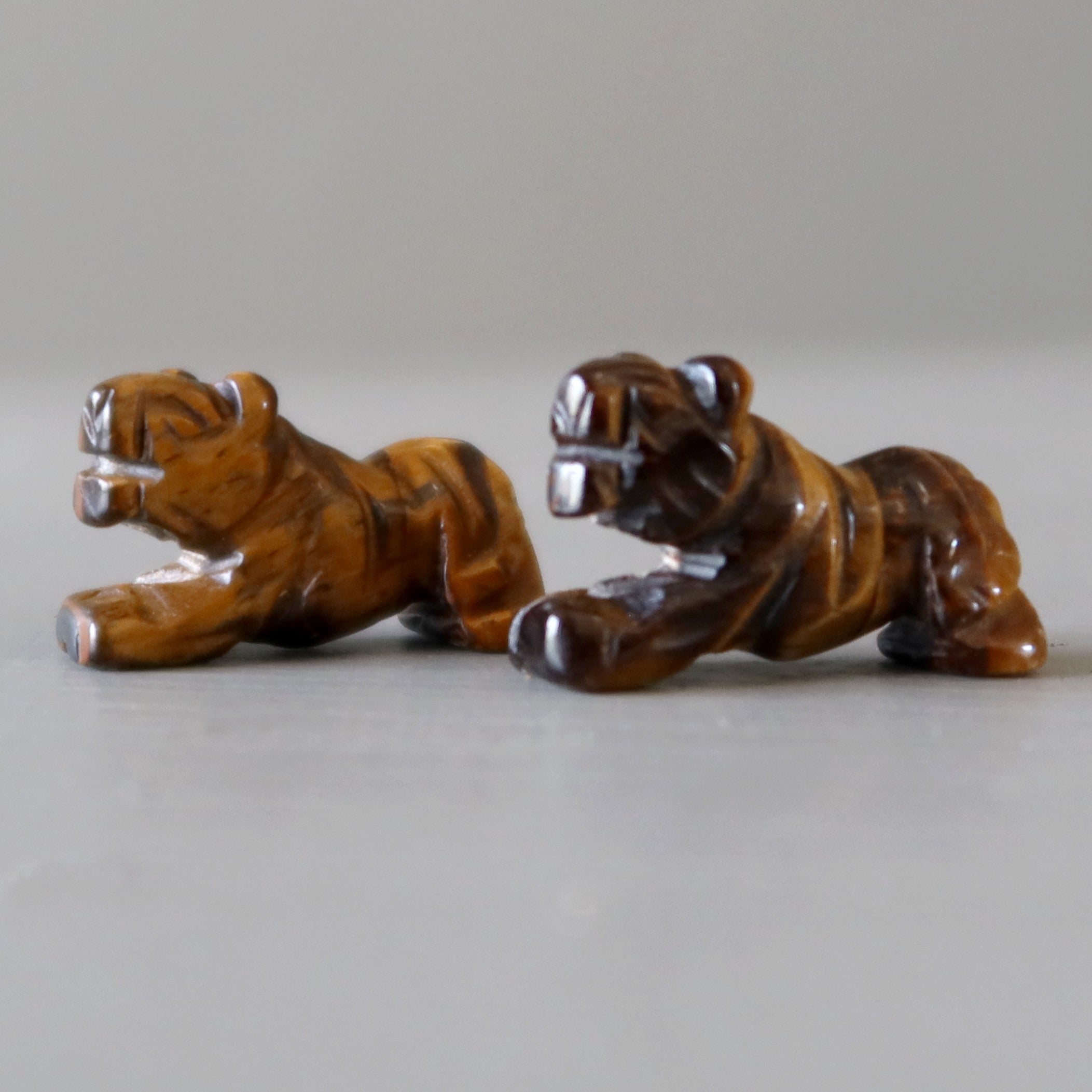 Figurine miniature de tigre en œil de tigre 1"