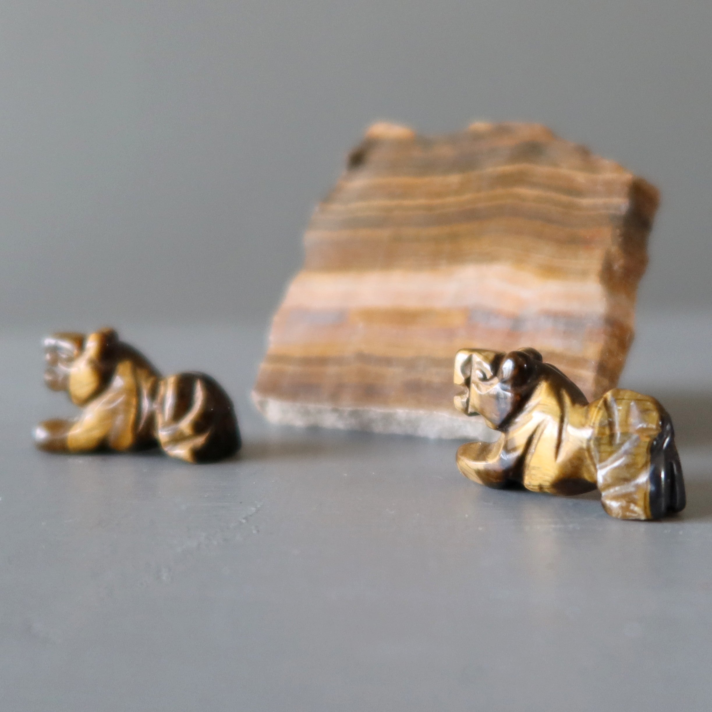 Figurine miniature de tigre en œil de tigre 1"