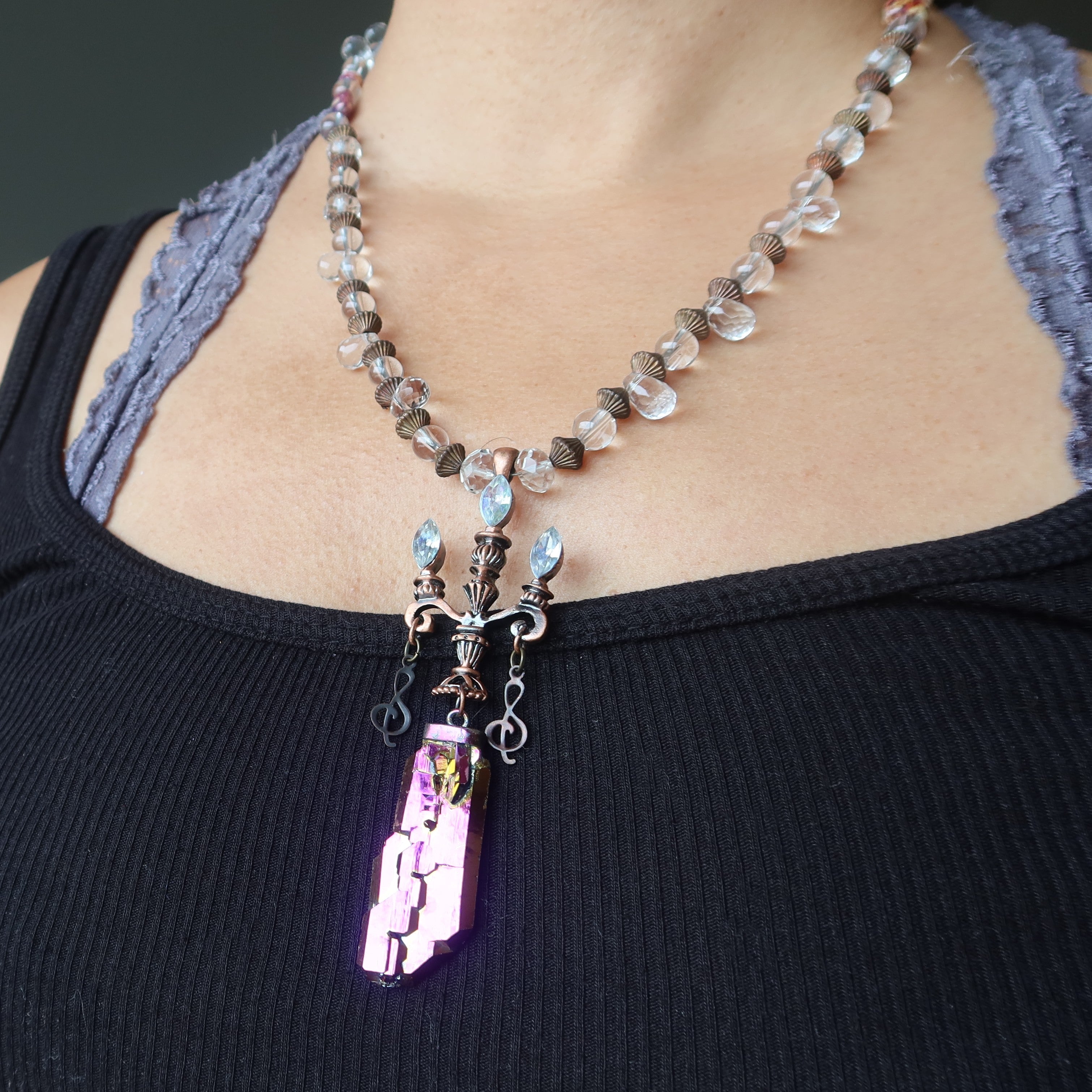 Collier en Aura Quartz Flamme de Bougie Titane Arc-en-Ciel
