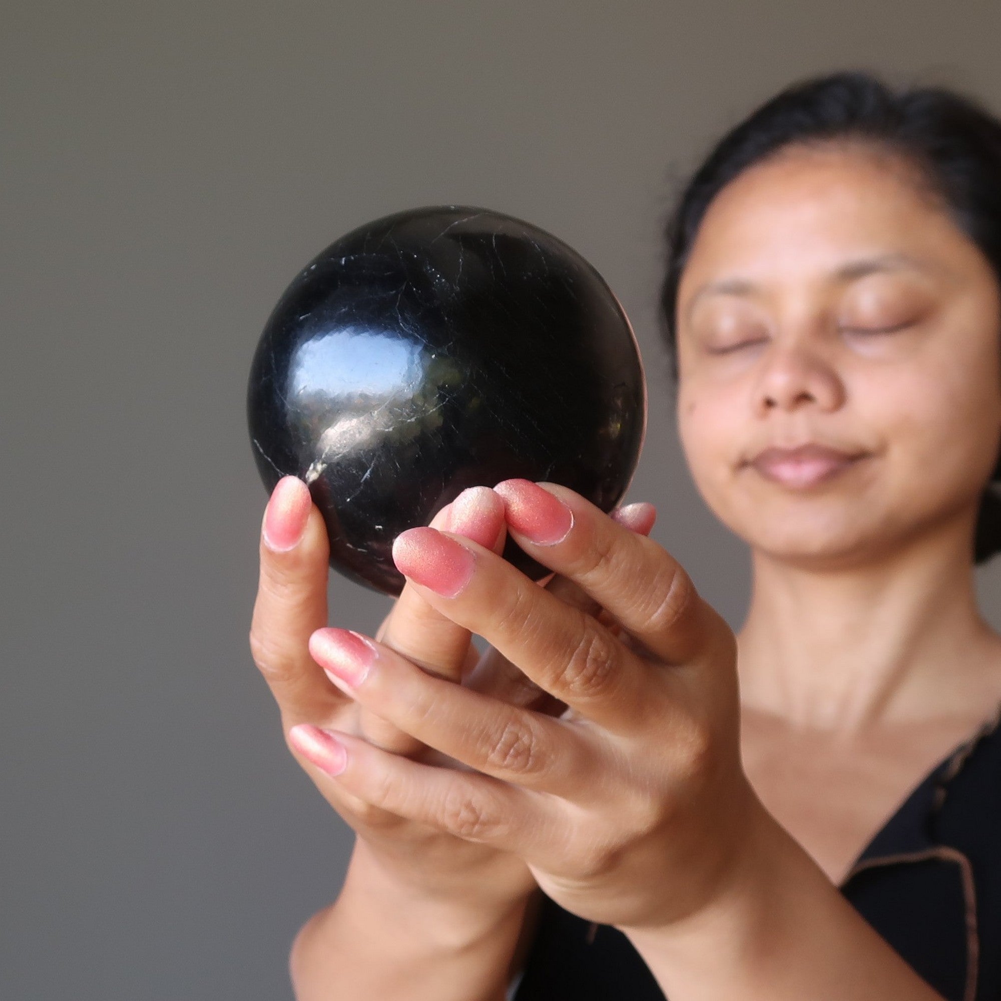 Boule de Protection en Cristal Tourmaline Noire