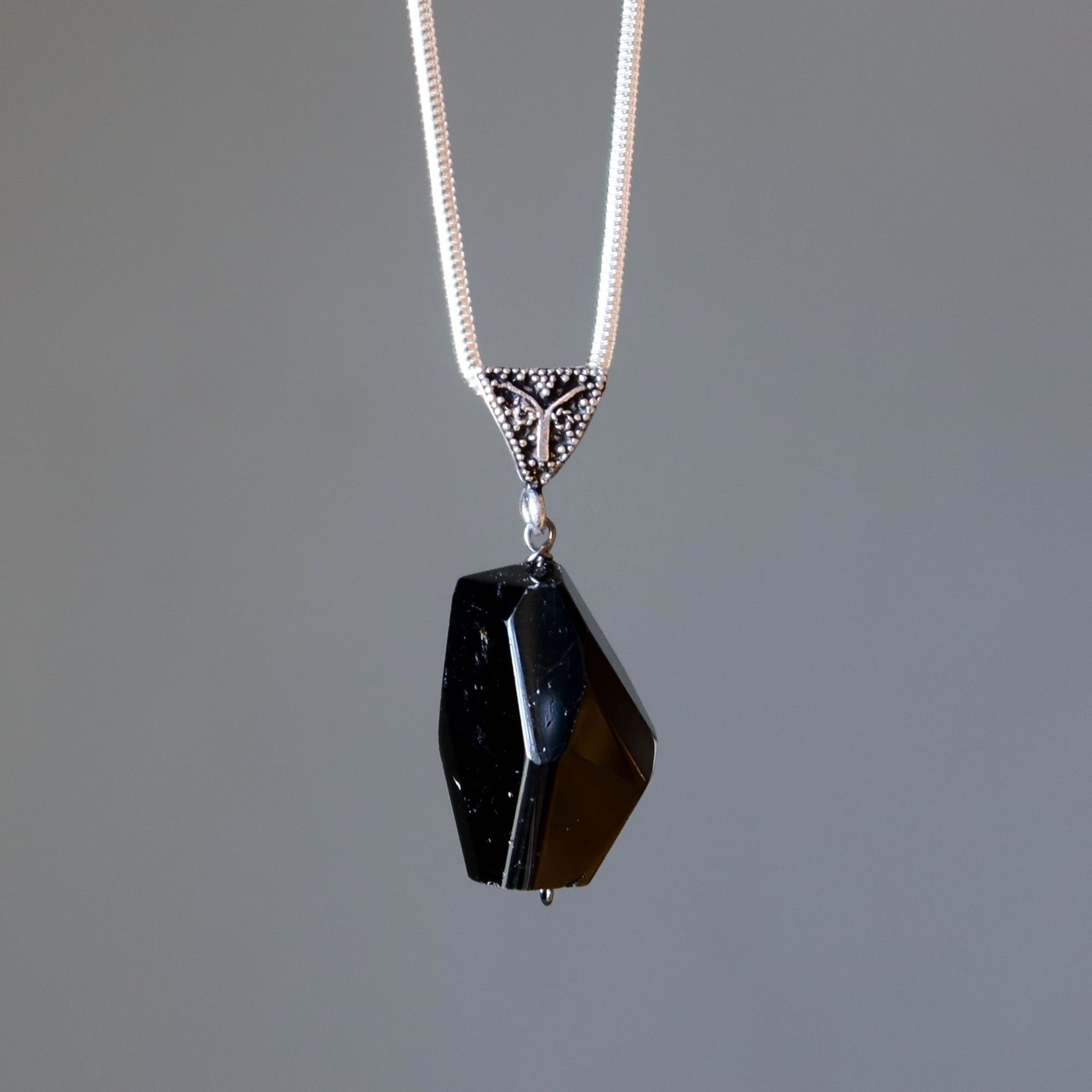 Collier de tourmaline noire avec pierre "Pépite de savoir"